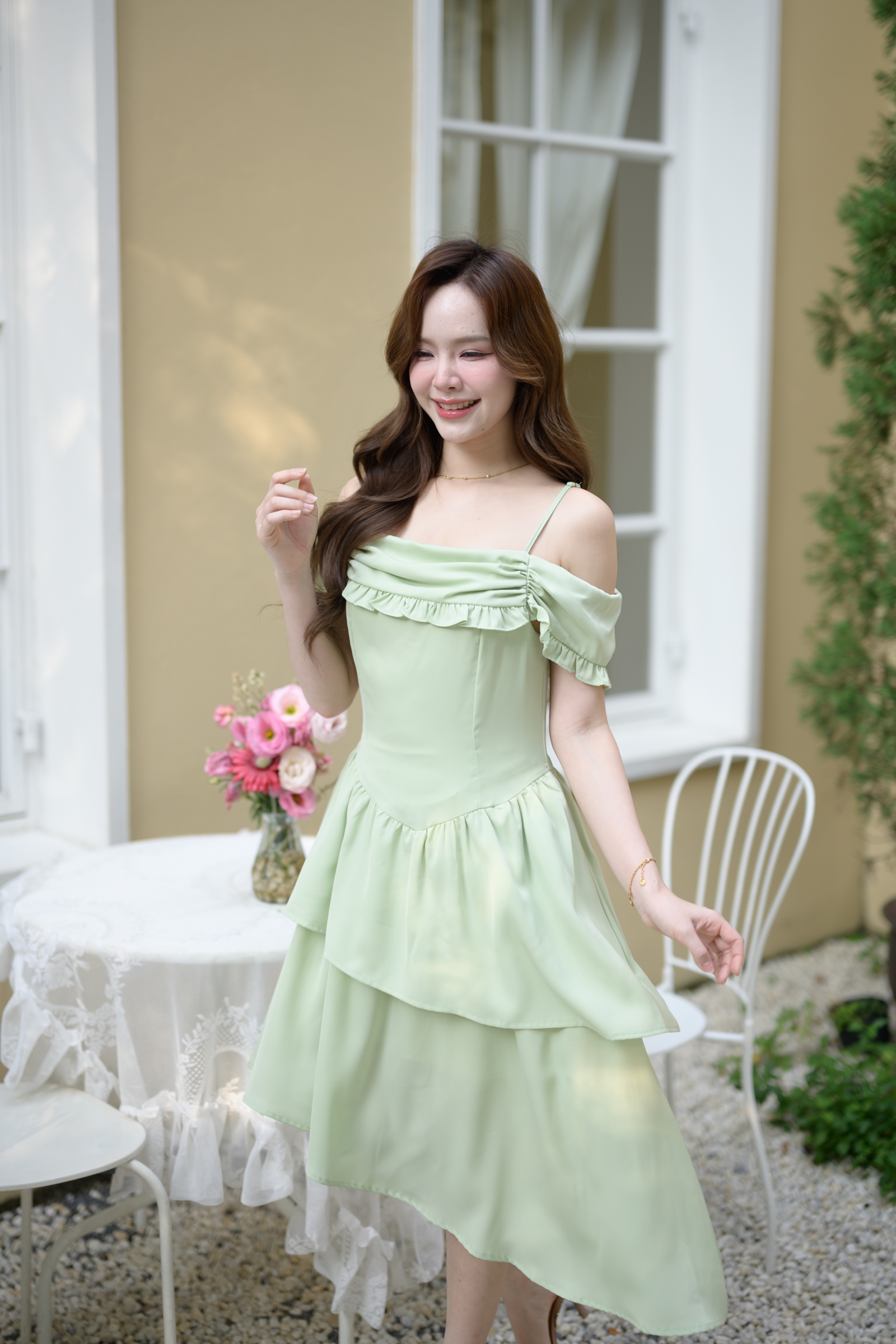 Fleur Classic Asymmetric Midi Dress : สีเขียว [Made by Pastel Time]