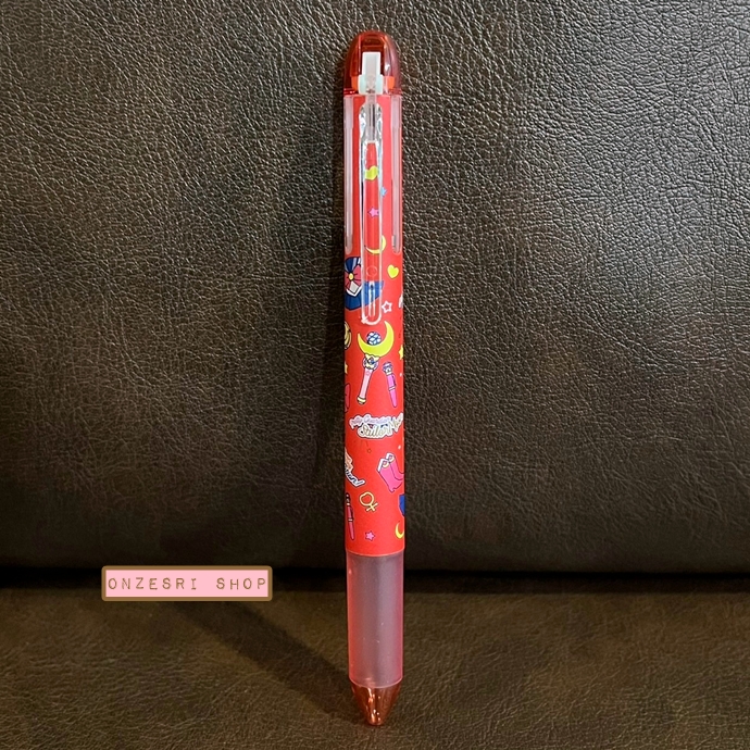 ปลอกปากกา Pilot Hi-Tec-C Coleto ใส่หมึกได้ 4 ไส้ แบบ Sailor Moon ลายสีแดง (Red) ตรงที่จับเป็นแบบยางนุ่มมือ