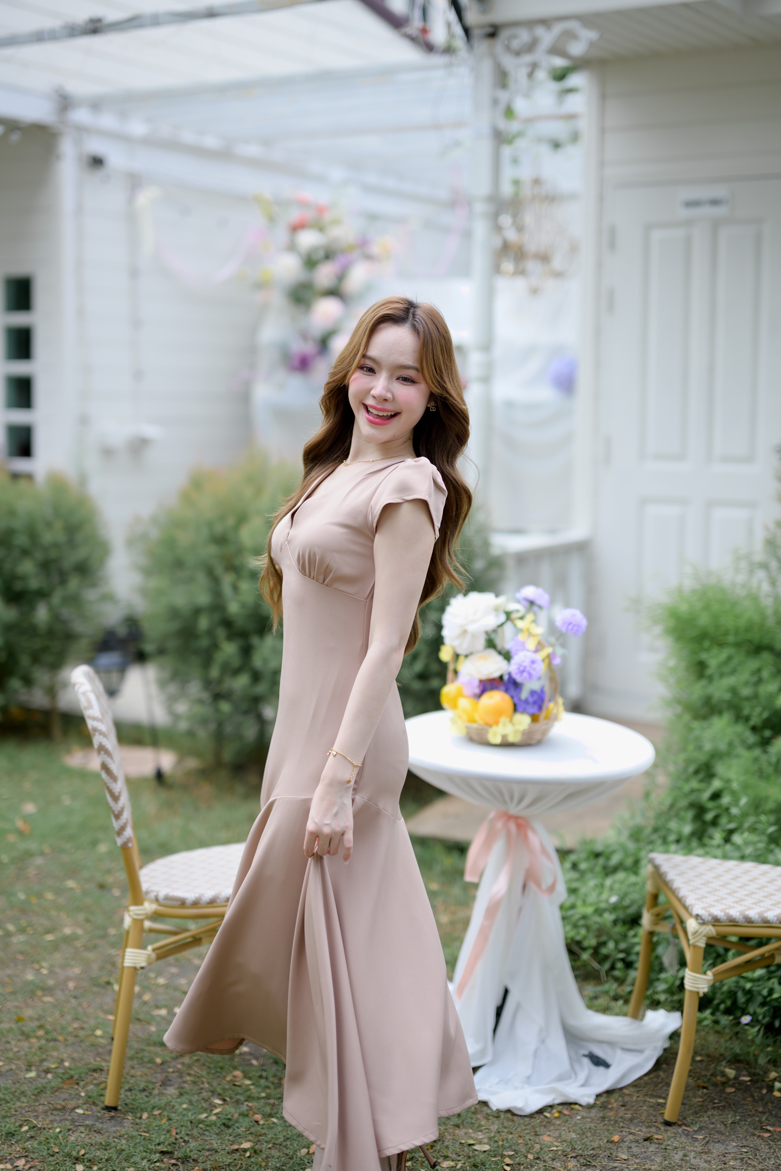 Petal Sway Maxi Dress : สีโอวัลติน