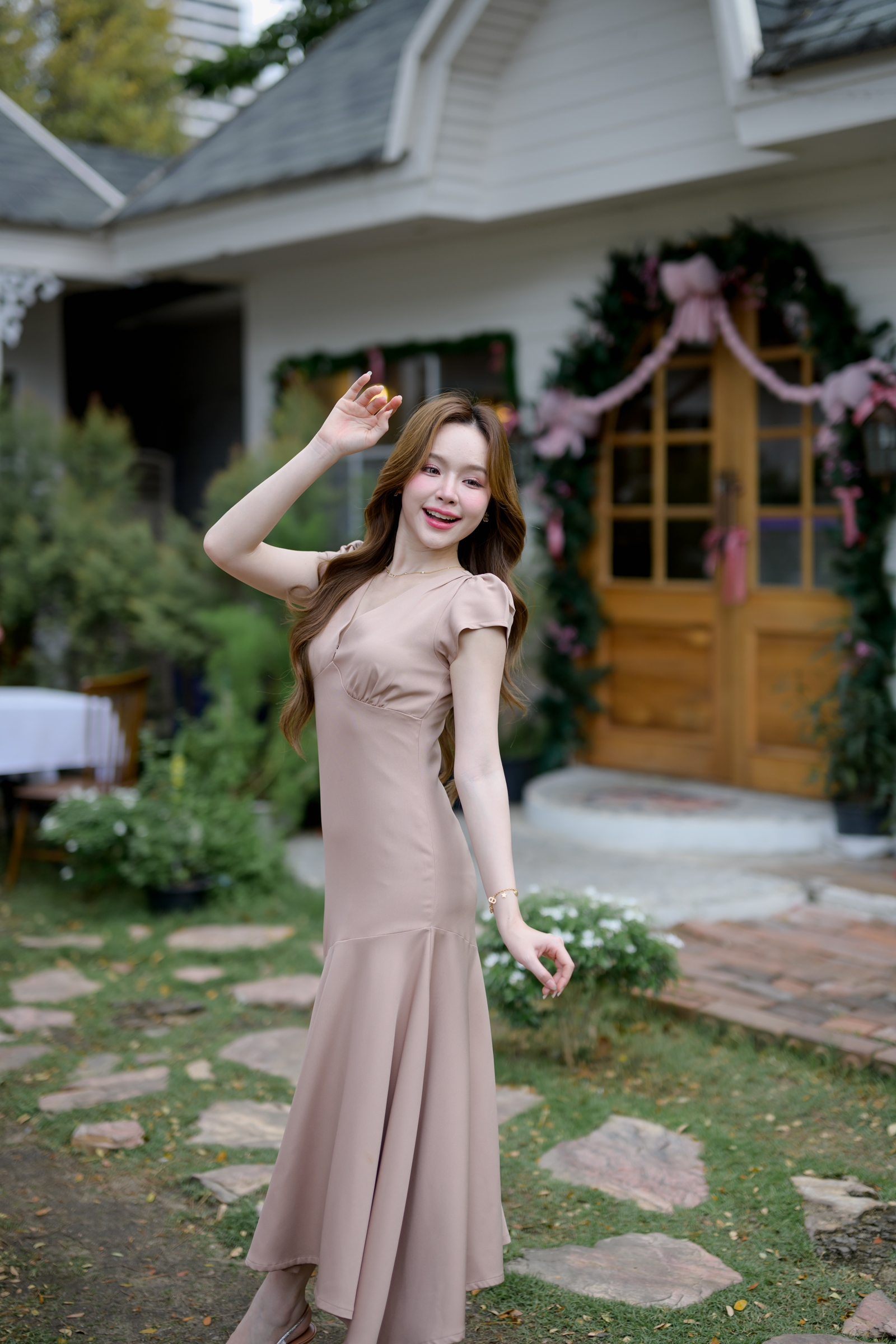 Petal Sway Maxi Dress : สีโอวัลติน