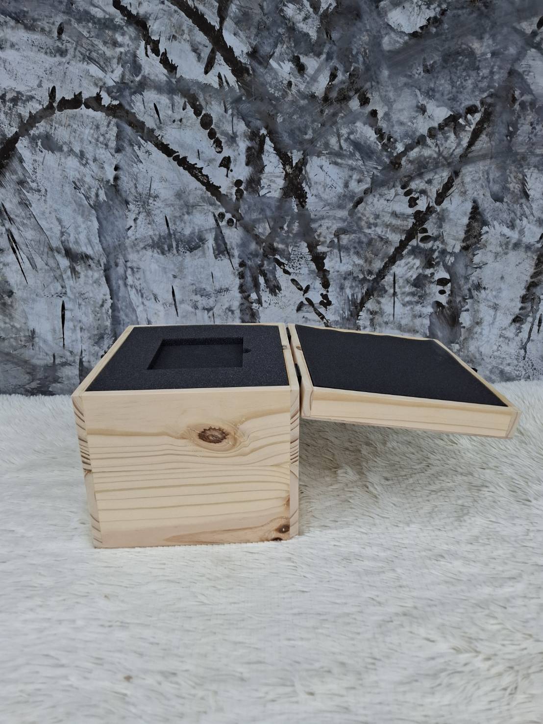 กล่องไม้ใส่โมเดลตุ๊กตา