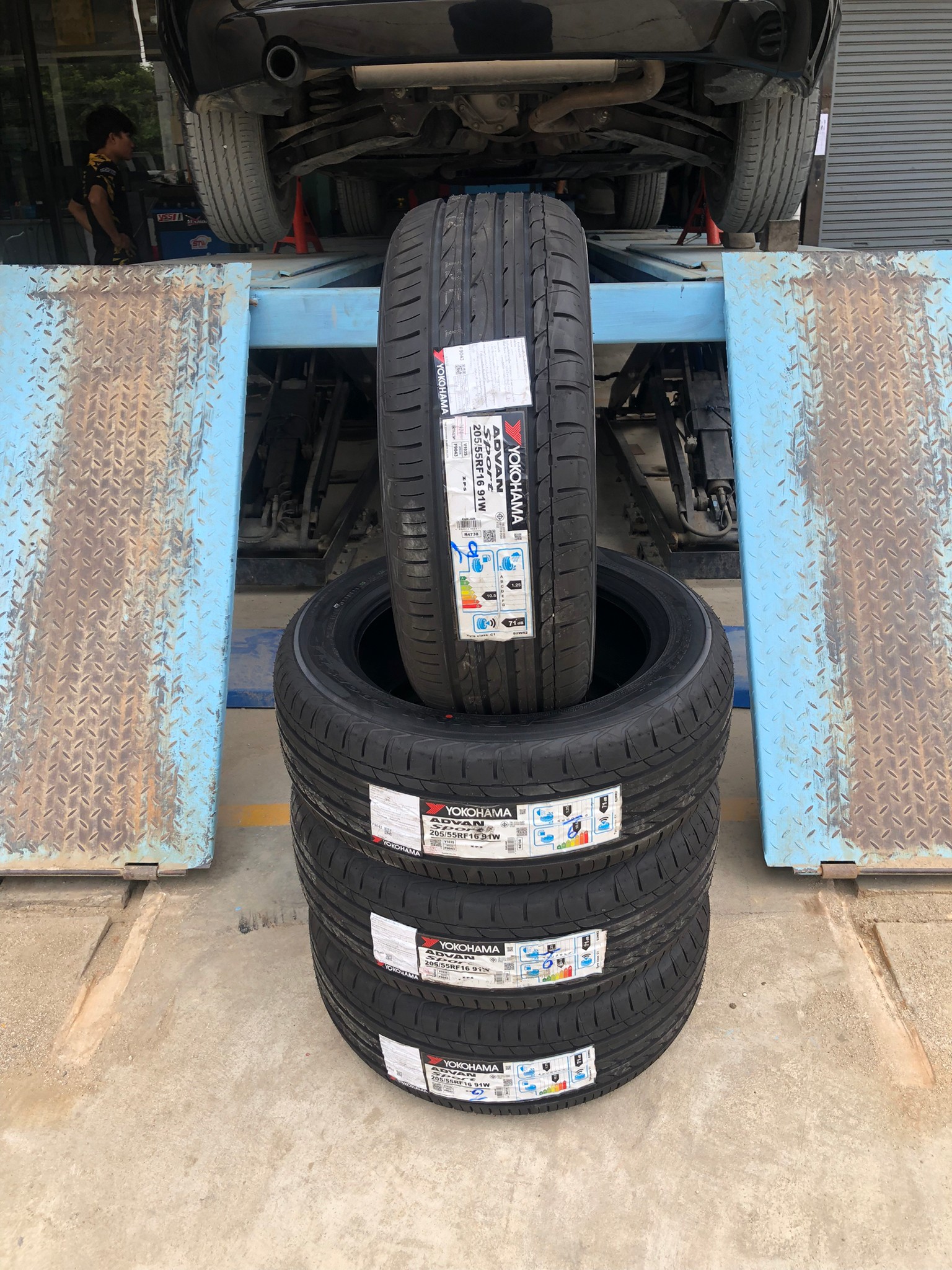 ยาง YOKOHAMA ADVAN SPORT V103 205/55-16 ZPS 91W *RUN FLAT JP