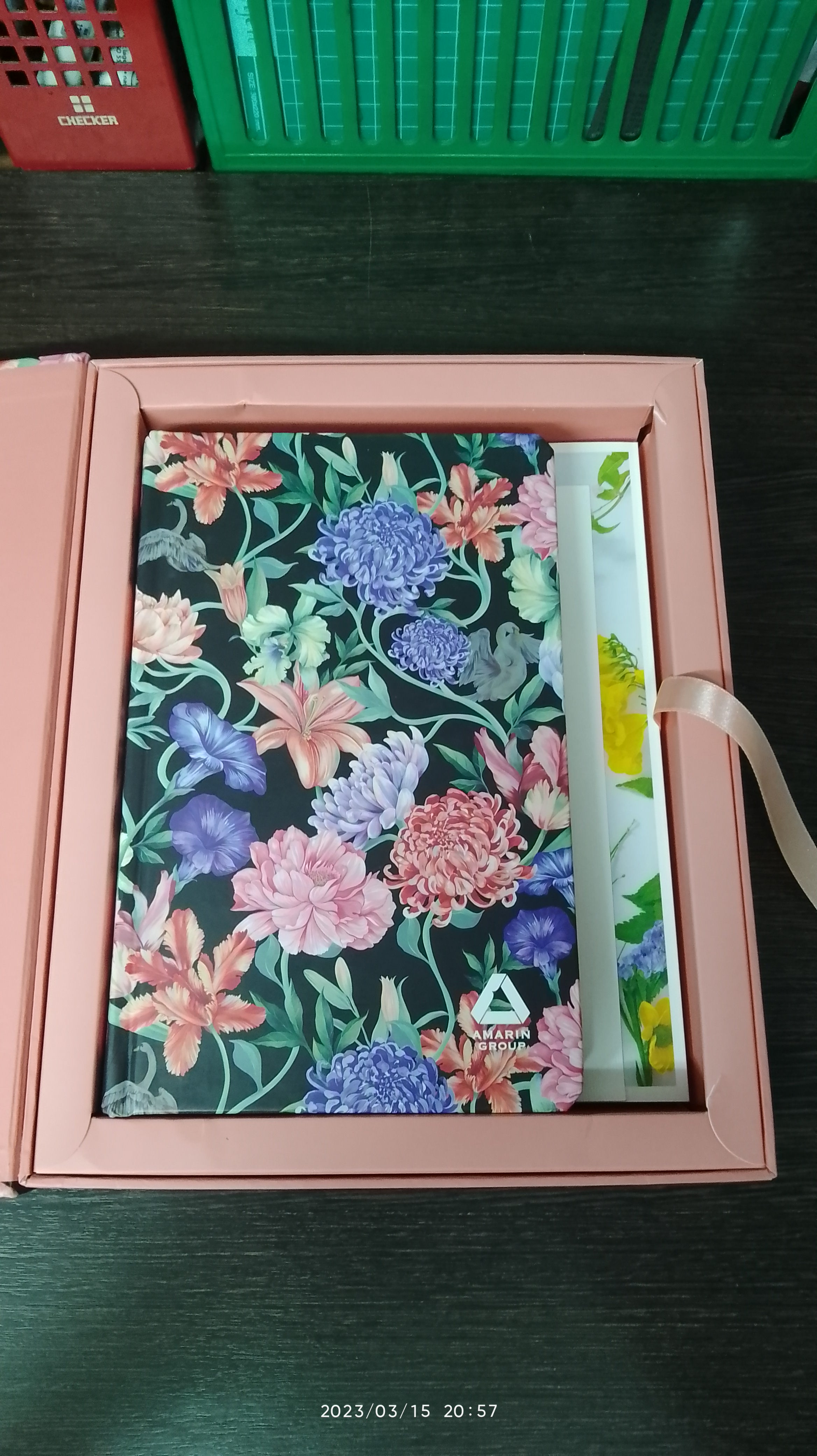 รวมพันธุ์ไม้ดอก...Flowering Plants + ไดอารี่ พร้อมกล่อง / อุไร จิรมงคลการ