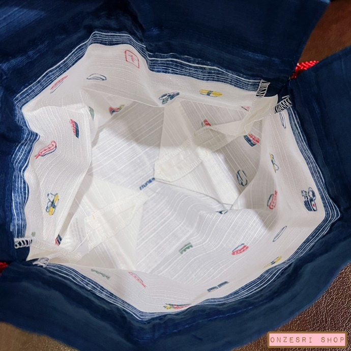 กระเป๋ารูดเชือกแบบญี่ปุ่น ลาย Snoopy Sushi (Limited) ทำจากผ้าญี่ปุ่น ขนาด 27 x 12 x 19.5 ซม. มีฐานกว้าง