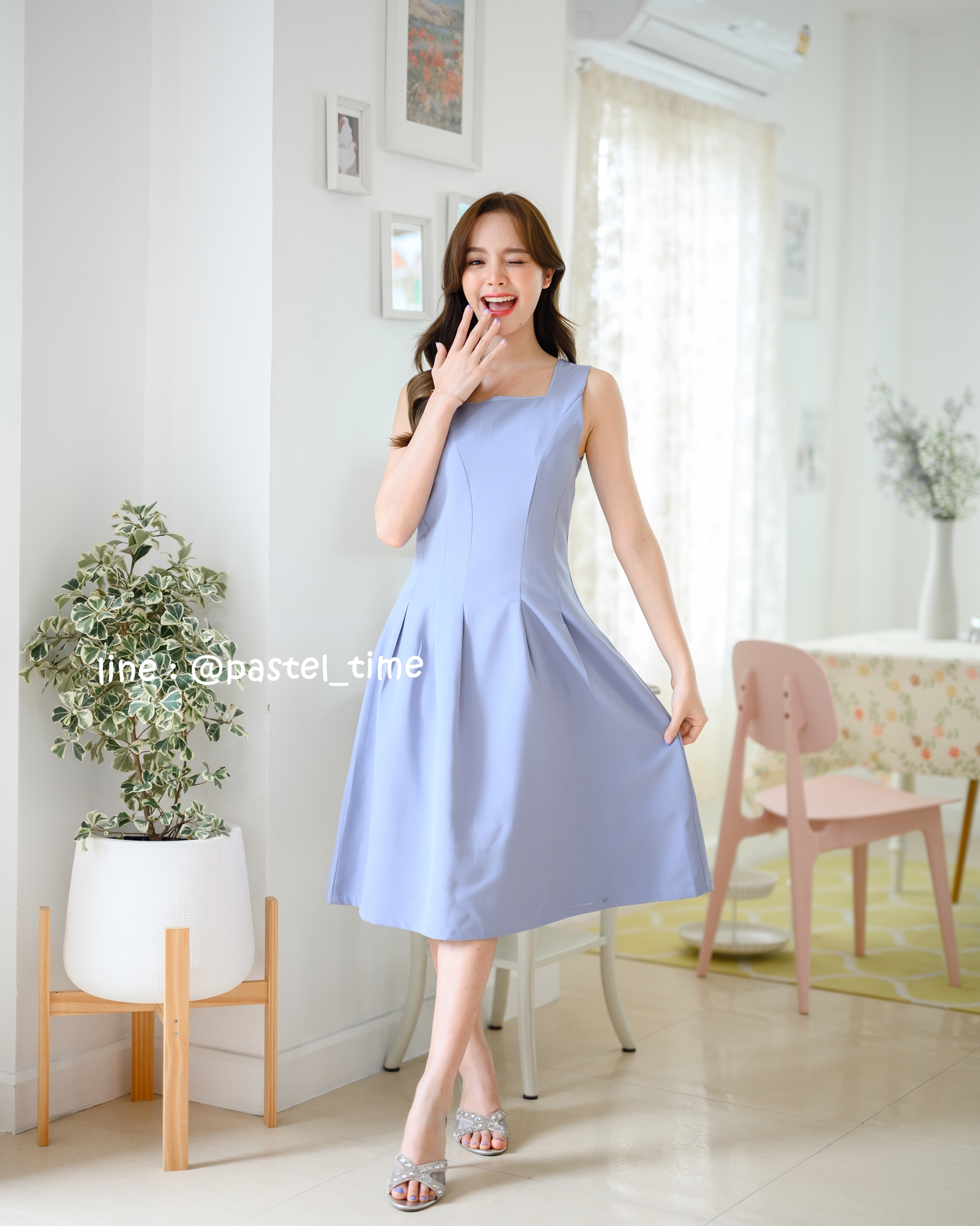 Rochelle Midi Dress - สีฟ้าคราม **มีแต่ S**