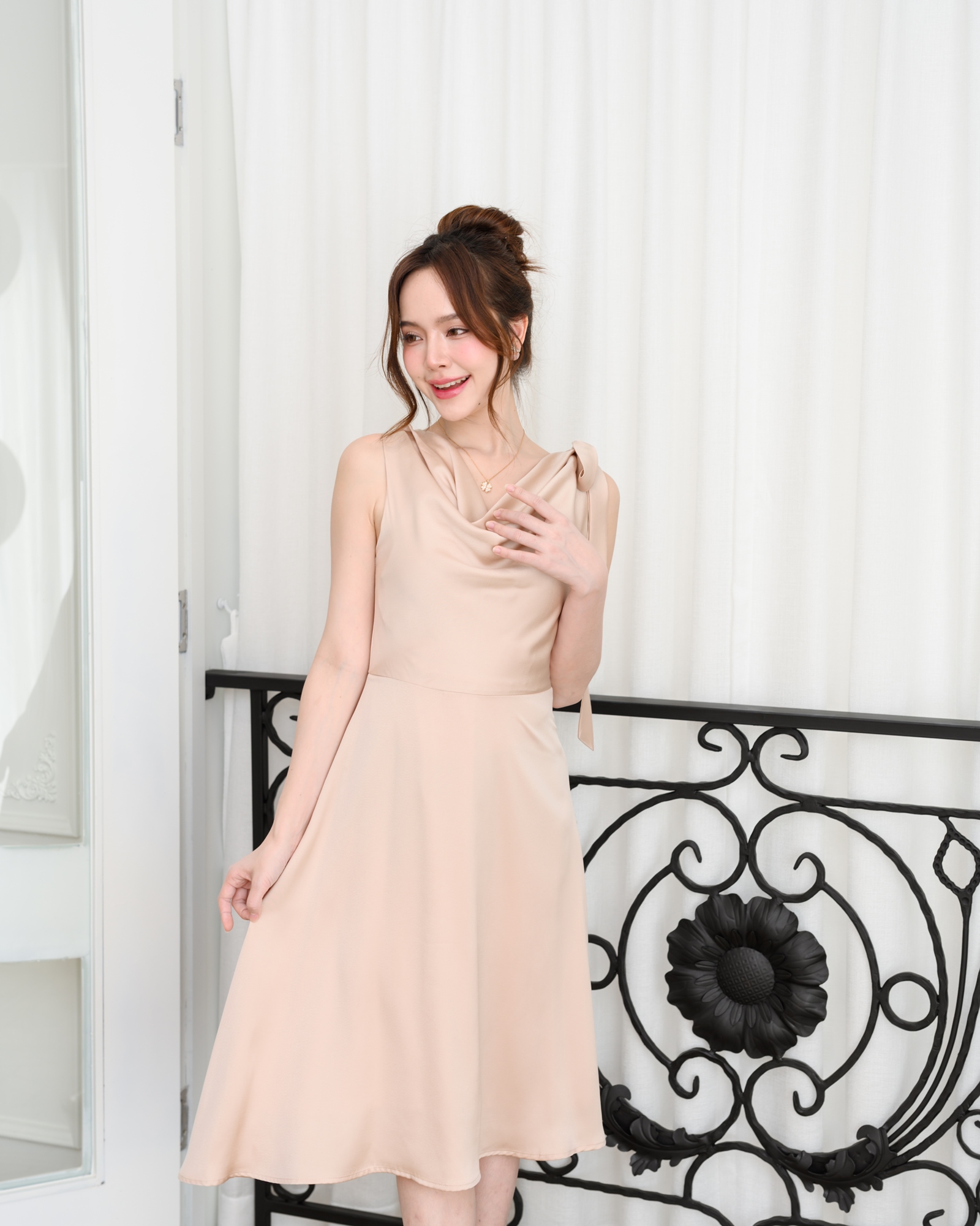 Amour Dress : สีแชมเปญ (โบว์ผูกได้หลายแบบ)