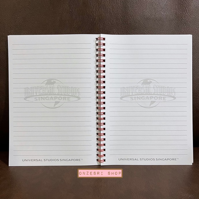สมุดริมลวด Minion ลาย 1 in a Minion ขนาด 15 x 21 ซม. มี 100 หน้า มีจำหน่ายใน Universal Studios Singapore เท่านั้น