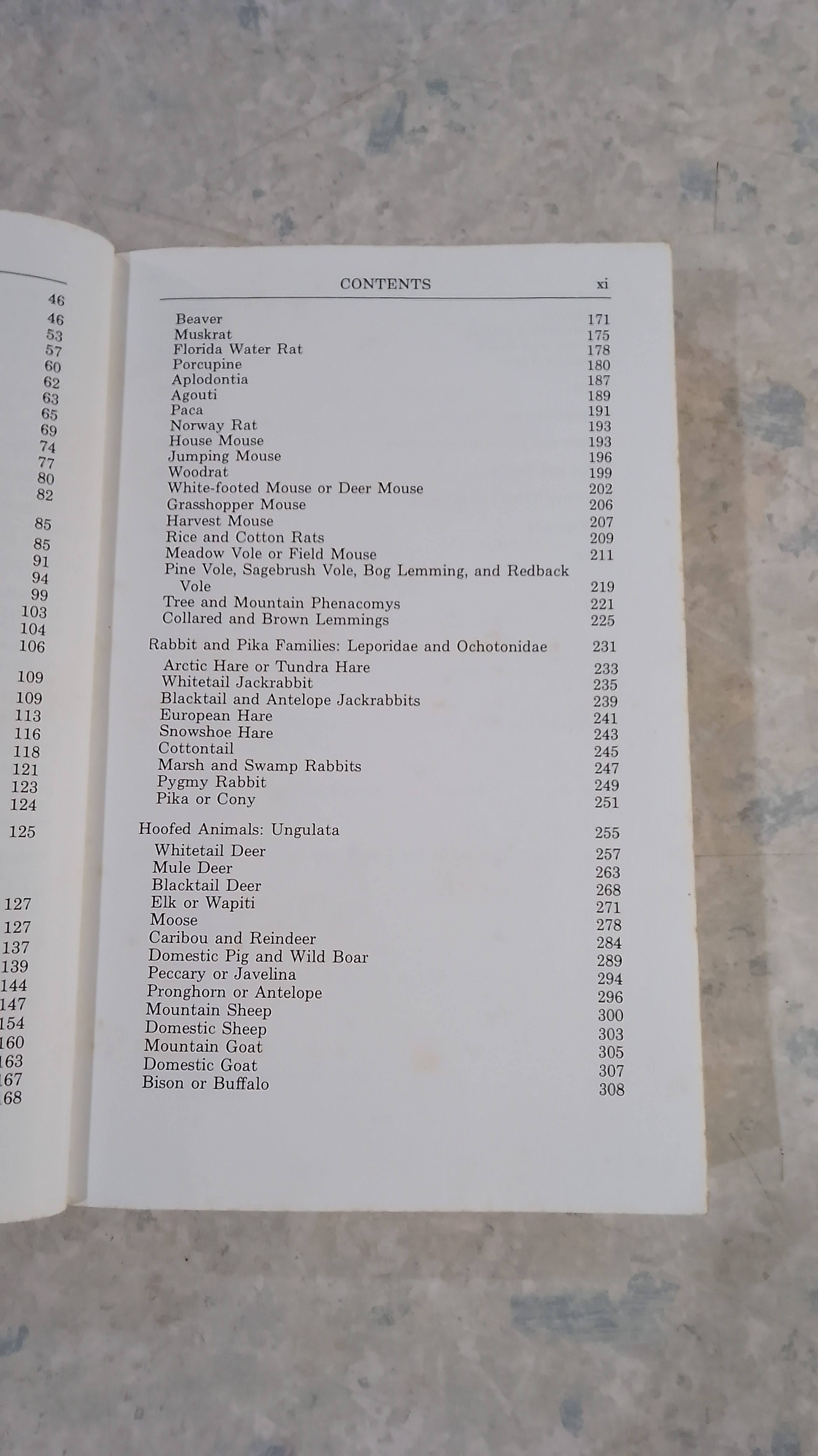 A FIELD GUIDE TO ANIMAL TRACKS / OLAUS J.MURIE