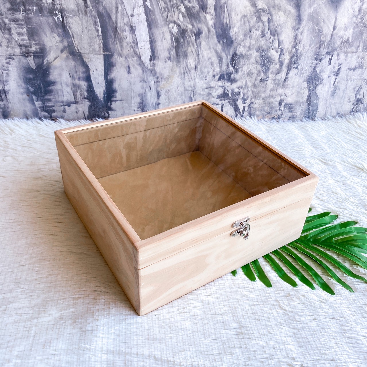 กล่องฝากระจก ฝาล็อค บุผ้ากำมะหยี่