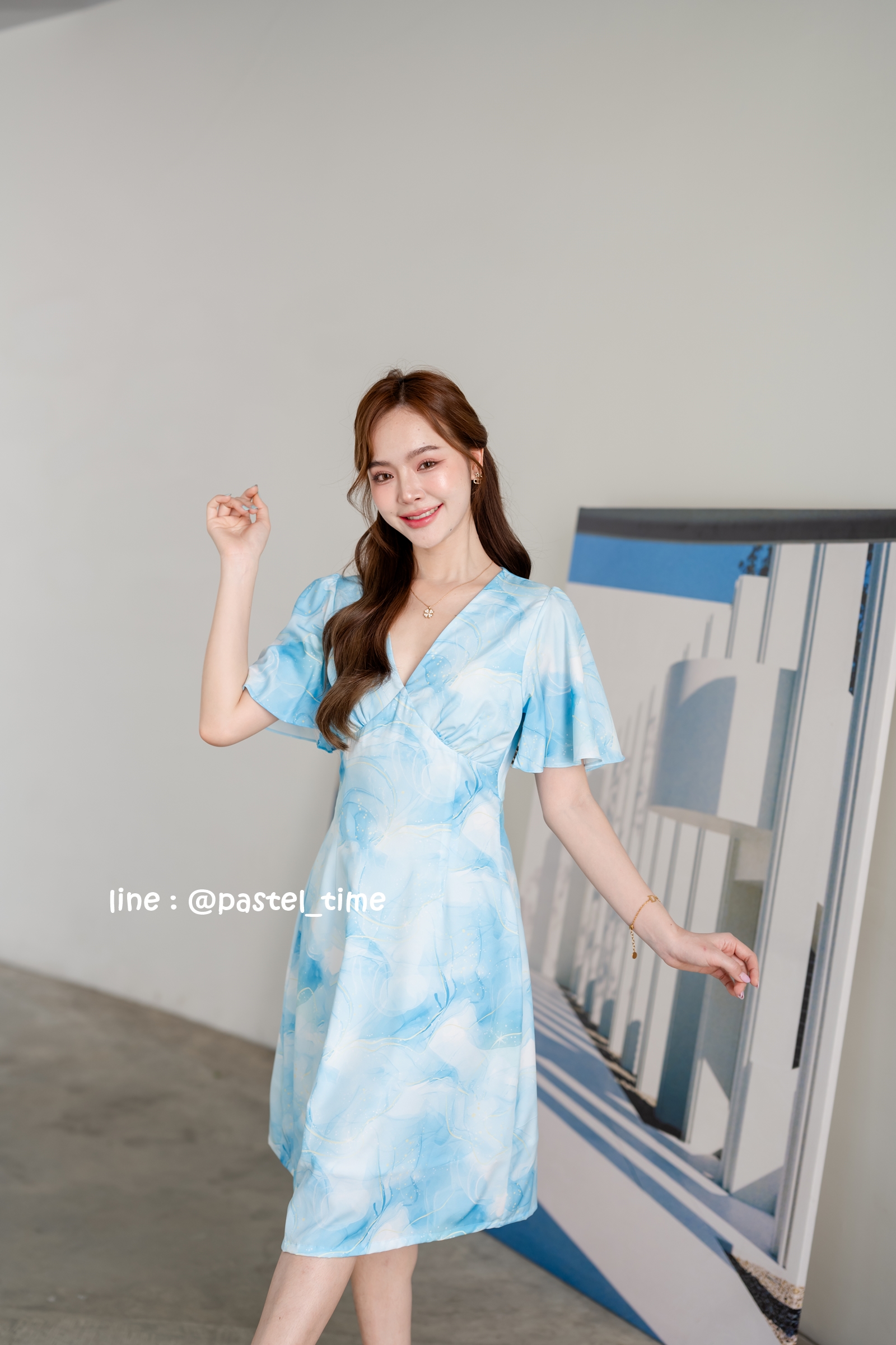 Sassy Marble Midi Dress : Vivid Blue โทนฟ้าสดใส