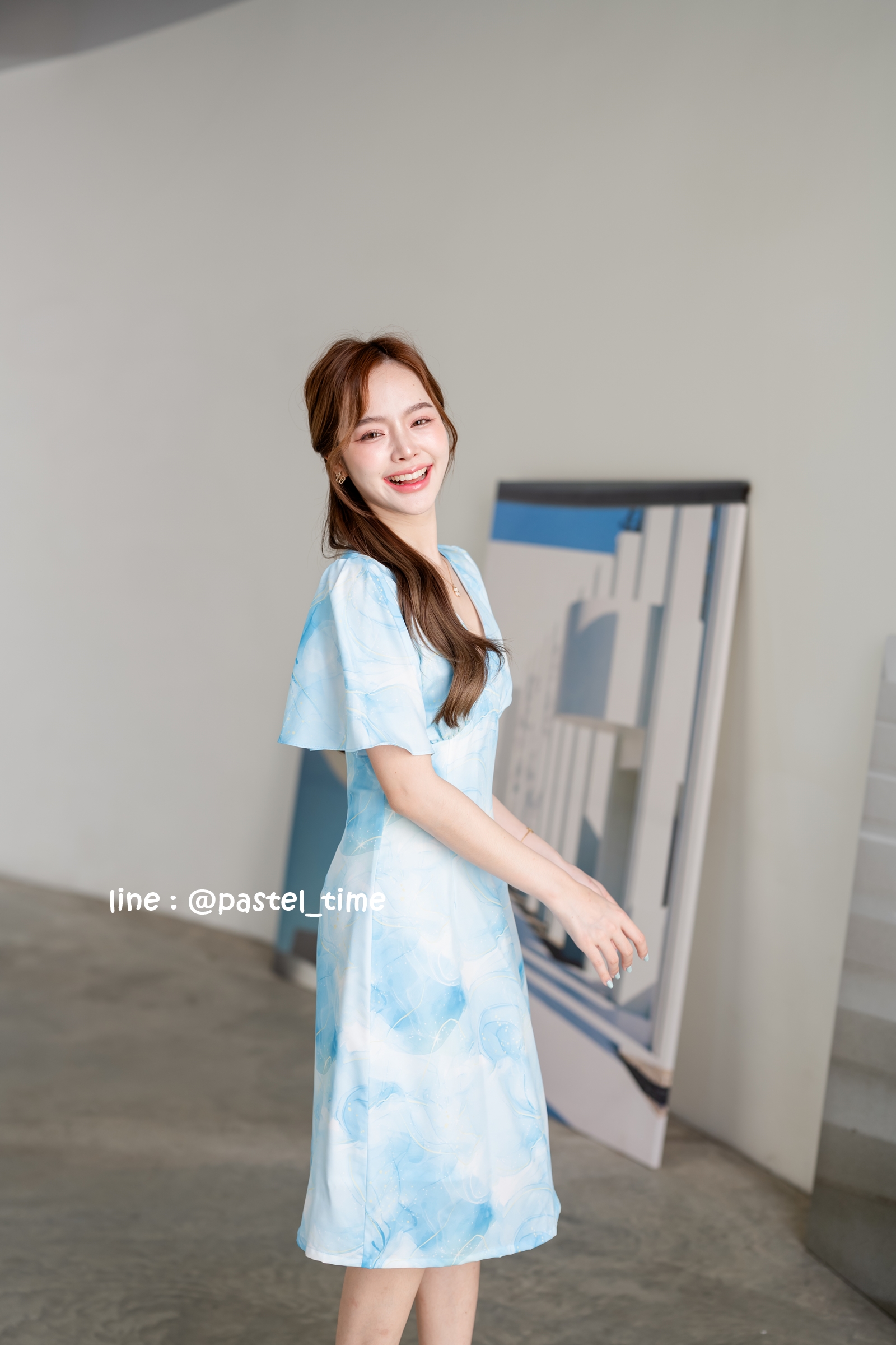 Sassy Marble Midi Dress : Vivid Blue โทนฟ้าสดใส