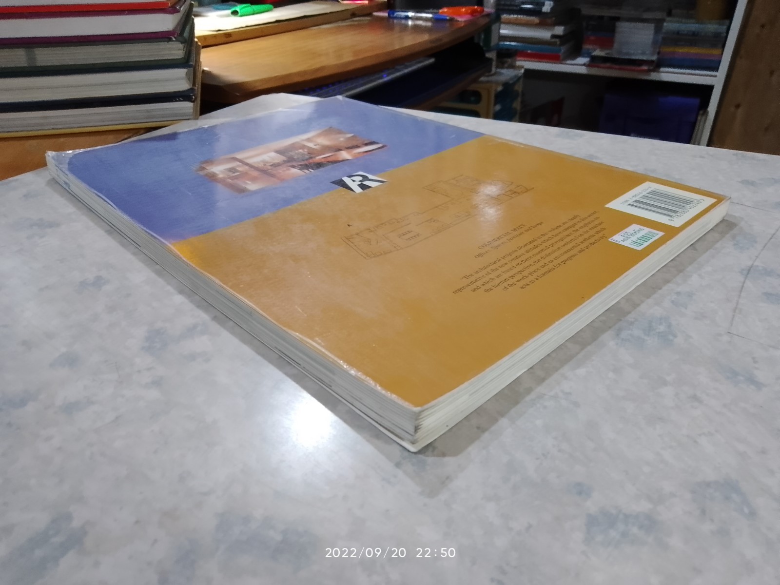 COMMERCIAL SPACE : OFFICES. SPACES, FURNITURE AND LAMPS