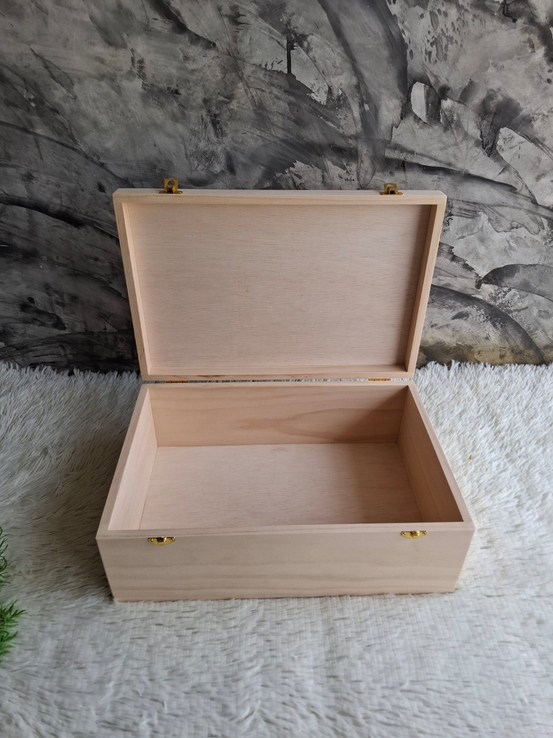 กล่องไม้สนฝาล็อค