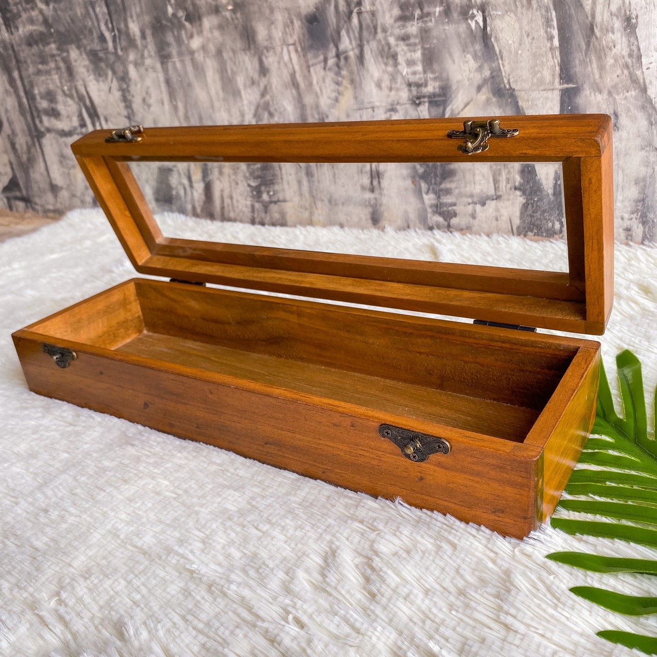 กล่องไม้ฝากระจก (Glass lid wooden box)