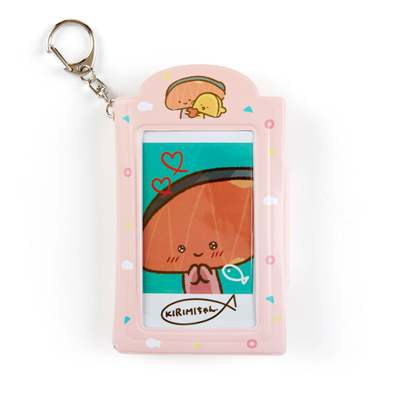 พวงกุญแจ Sanrio Character Ranking Memo & Seal Case แบบ Kirimi Chan ขนาด 8 x 1 x 12.5 ซม. ด้านในมีกระดาษให้ 20 แผ่น สติกเกอร์ 13 ชิ้น ใส่รูปโชว์ด้านหน้าได้