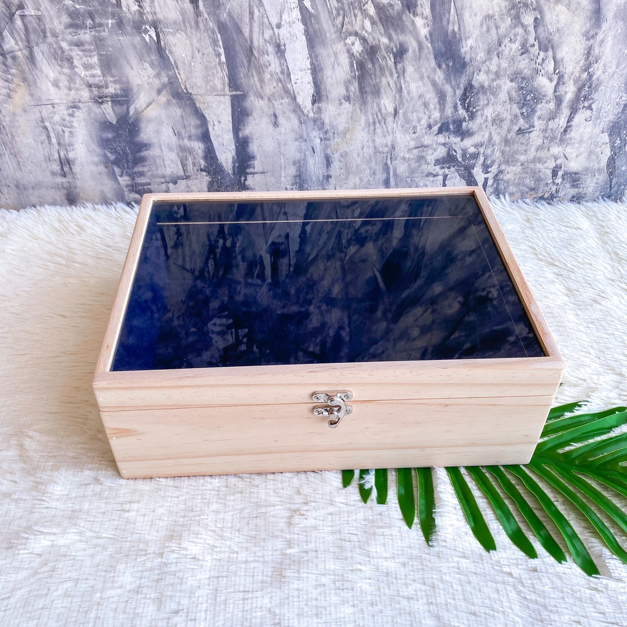 กล่องฝากระจก ฝาล็อค บุผ้ากำมะหยี่