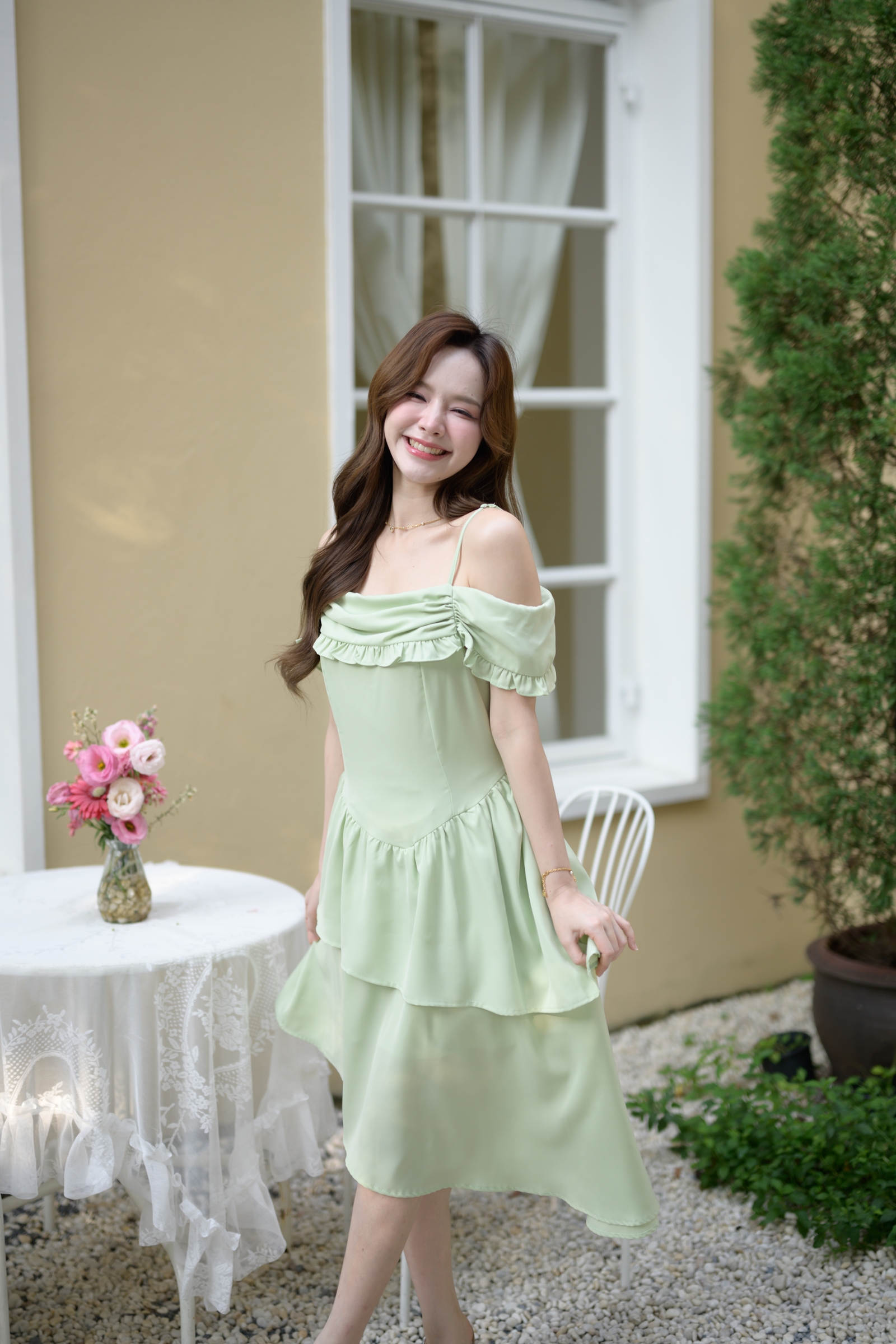 Fleur Classic Asymmetric Midi Dress : สีเขียว [Made by Pastel Time]