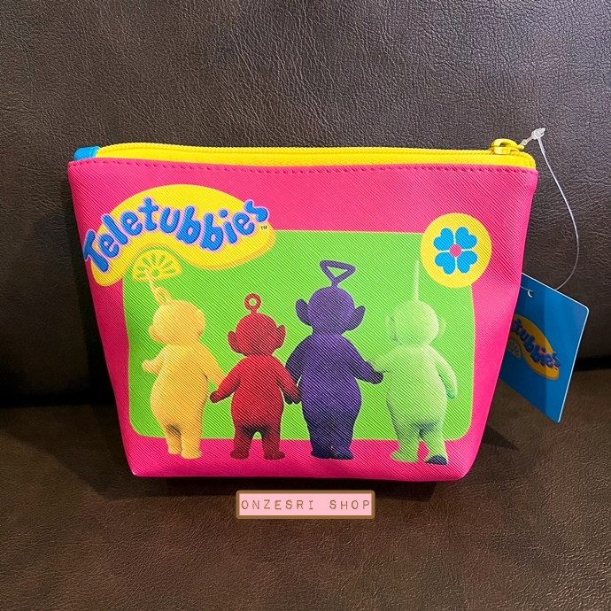 กระเป๋า Teletubbies Pouch จาก Plaza Japan แบบสีฟ้า ขนาด 20 x 13 x 6 ซม. ทำจากหนัง PU แบบมี texture