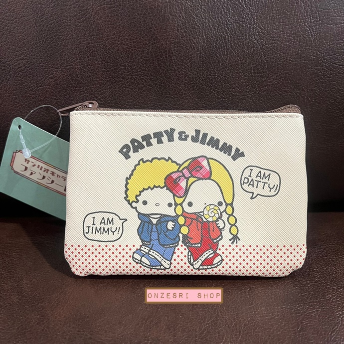 กระเป๋า Sanrio Characters Fancy Retro Collection Pouch & Tissue Case แบบ Patty & Jimmy ด้านหลังใส่ทิชชู่ได้ มีซิปปิดเปิด ขนาด 13 x 9.5 x 0.7 ซม. ทำจาก PVC