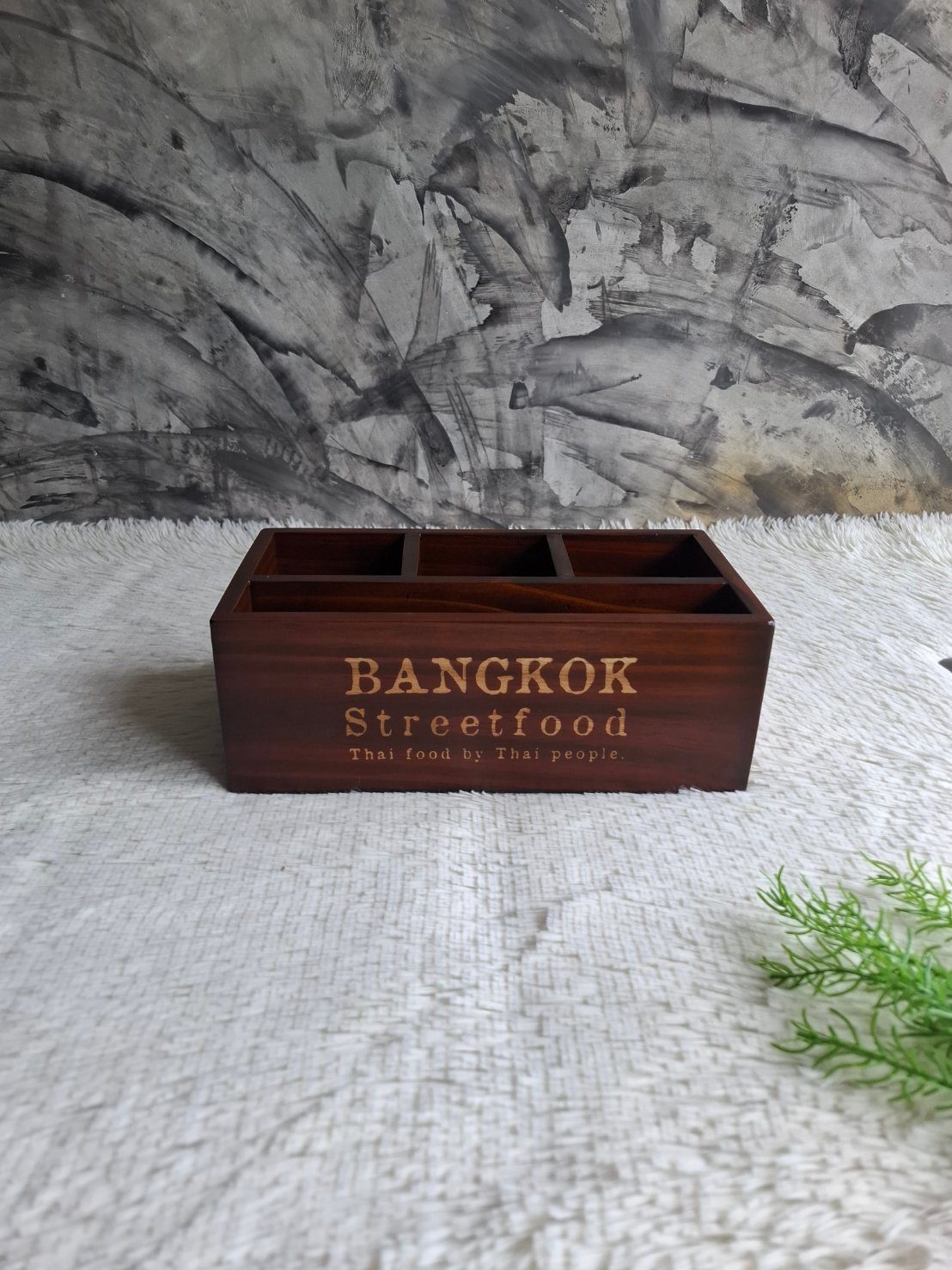 ถาดไม้ใส่ช้อนส้อม