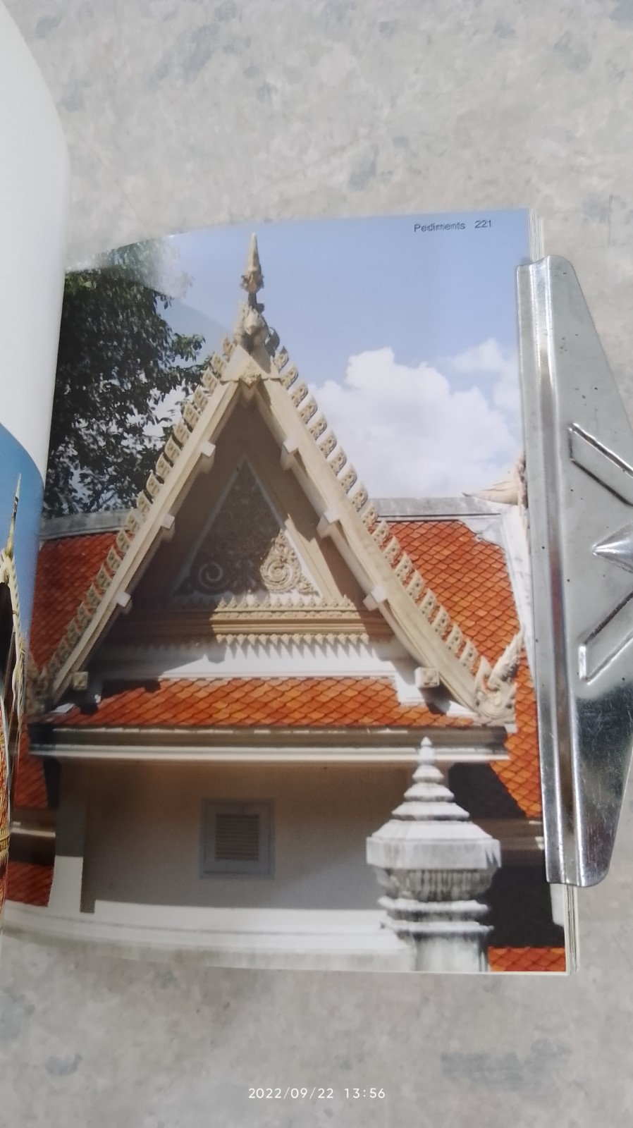 ROOFS / นิธิ สถาปิตานนท์