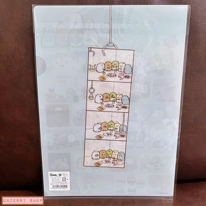แฟ้ม A4 Sumikko Gurashi Picture Book Art Collection - Scenes ตรงตัวหนังสือด้านหน้าเป็นแบบปั๊มลึกสีทอง
