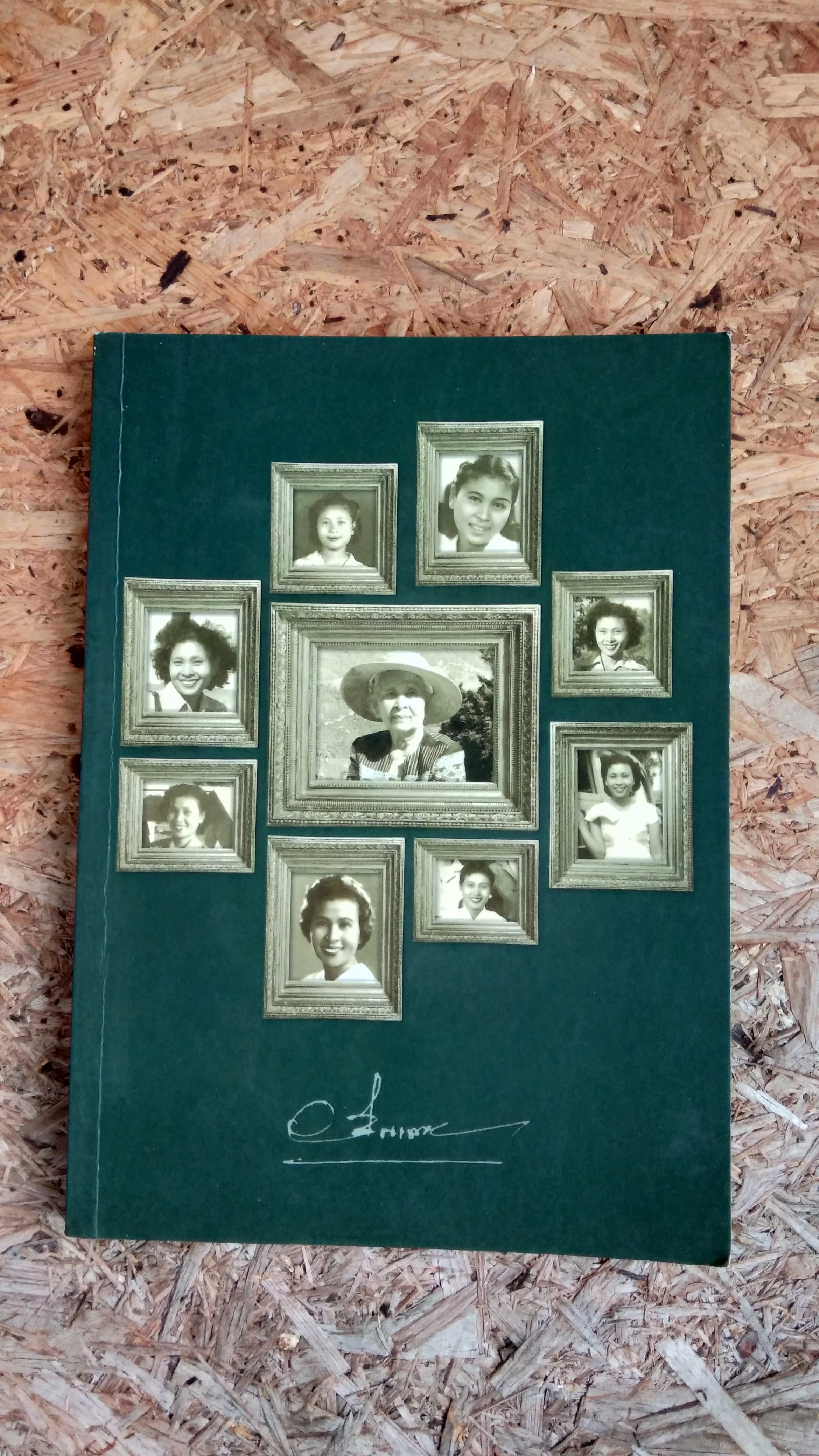 อนุสรณ์ในงานพระราชทานเพลิงศพ นางวนิดา ปิ่นเพ็ชร