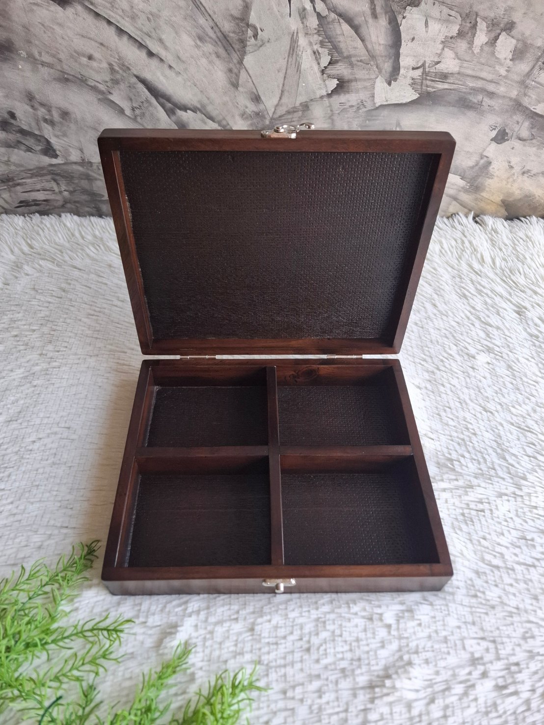 กล่องไม้ฝาล็อคแบ่งช่อง