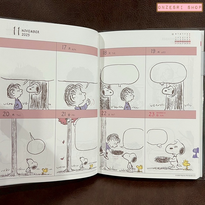 สมุด 2026 Schedule Book เล่มหนา B6 ลาย Snoopy Comic Design สีครีม ขนาด 13.5 x 18.8 x 1.1 ซม. (176 หน้า) มีให้จดตั้งแต่เดือน 10/2025 - 12/2026 เป็นปฎิทินแบบ monthly & weekly