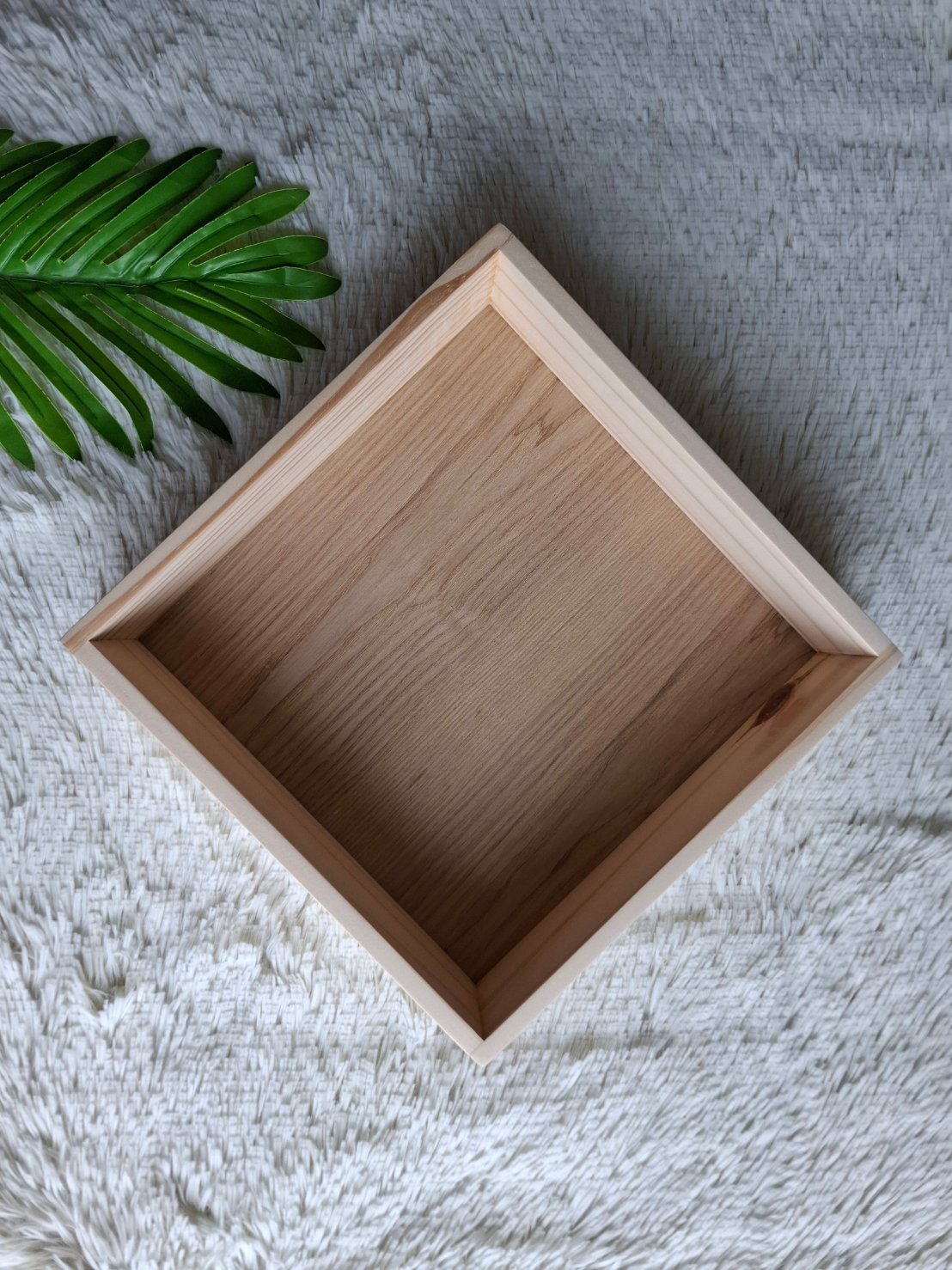 ถาดไม้สน