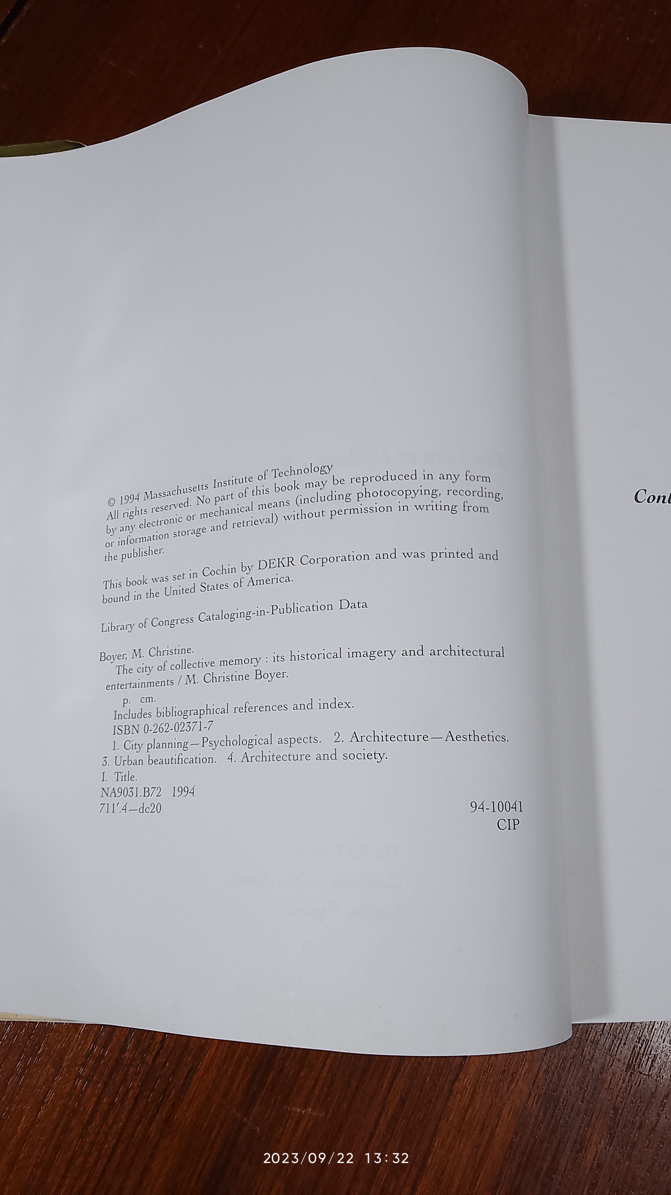 The City of Collective Memory : Its Historical Imagery and Architectural Entertainments