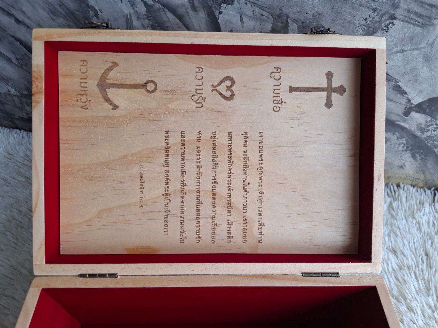 กล่องไม้ใส่ไม้กางเขน