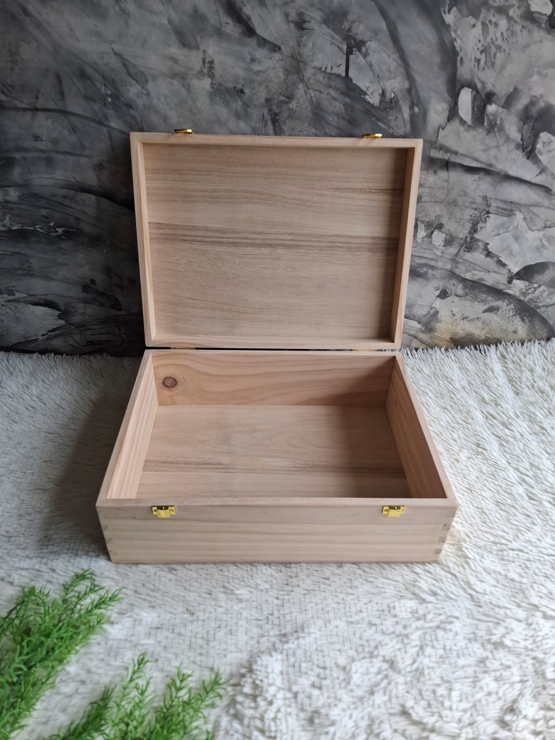 กล่องไม้สนฝาล็อค