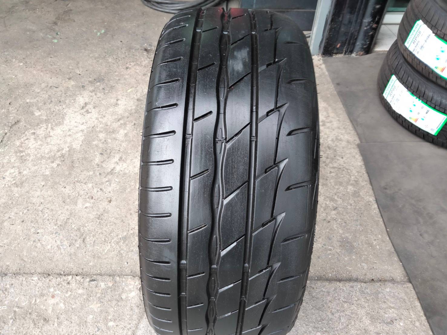 ยางมือสอง Bridgestone RE003 215/45R17 ปี 18 1เส้น
