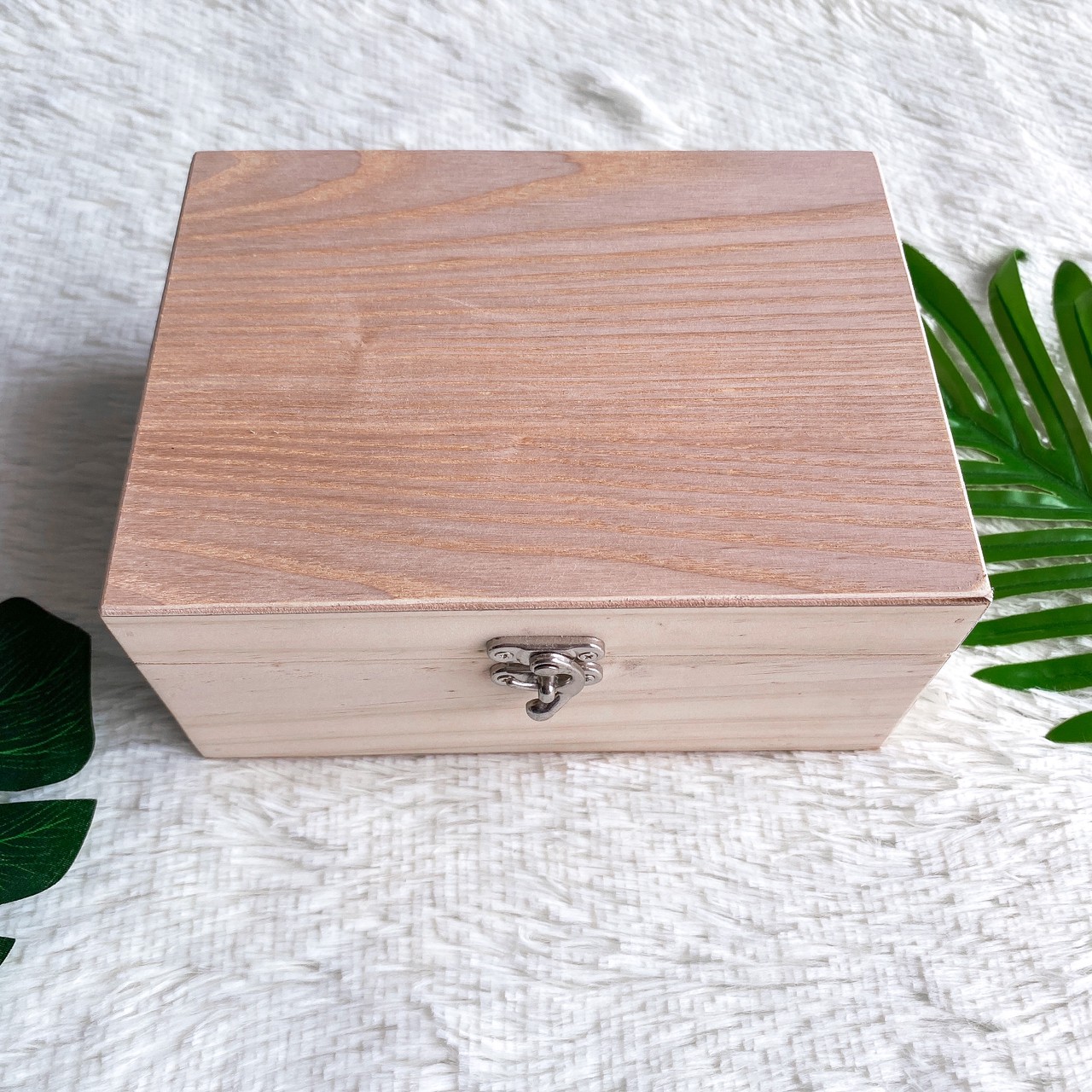 กล่องไม้ฝาล็อค (Lock box)