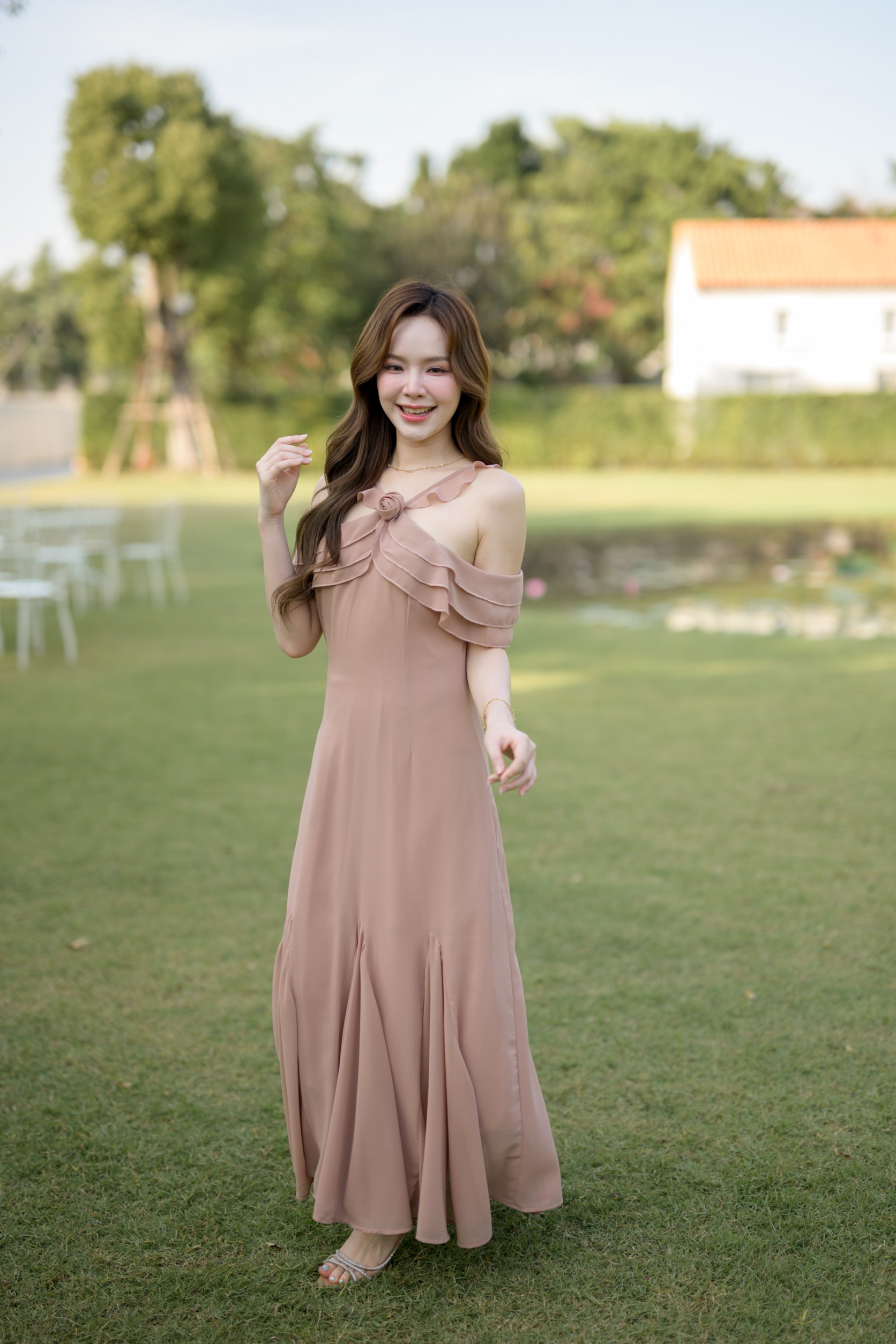 Fay Off-Shoulder Maxi Dress – Ovaltine สีโอวัลติน