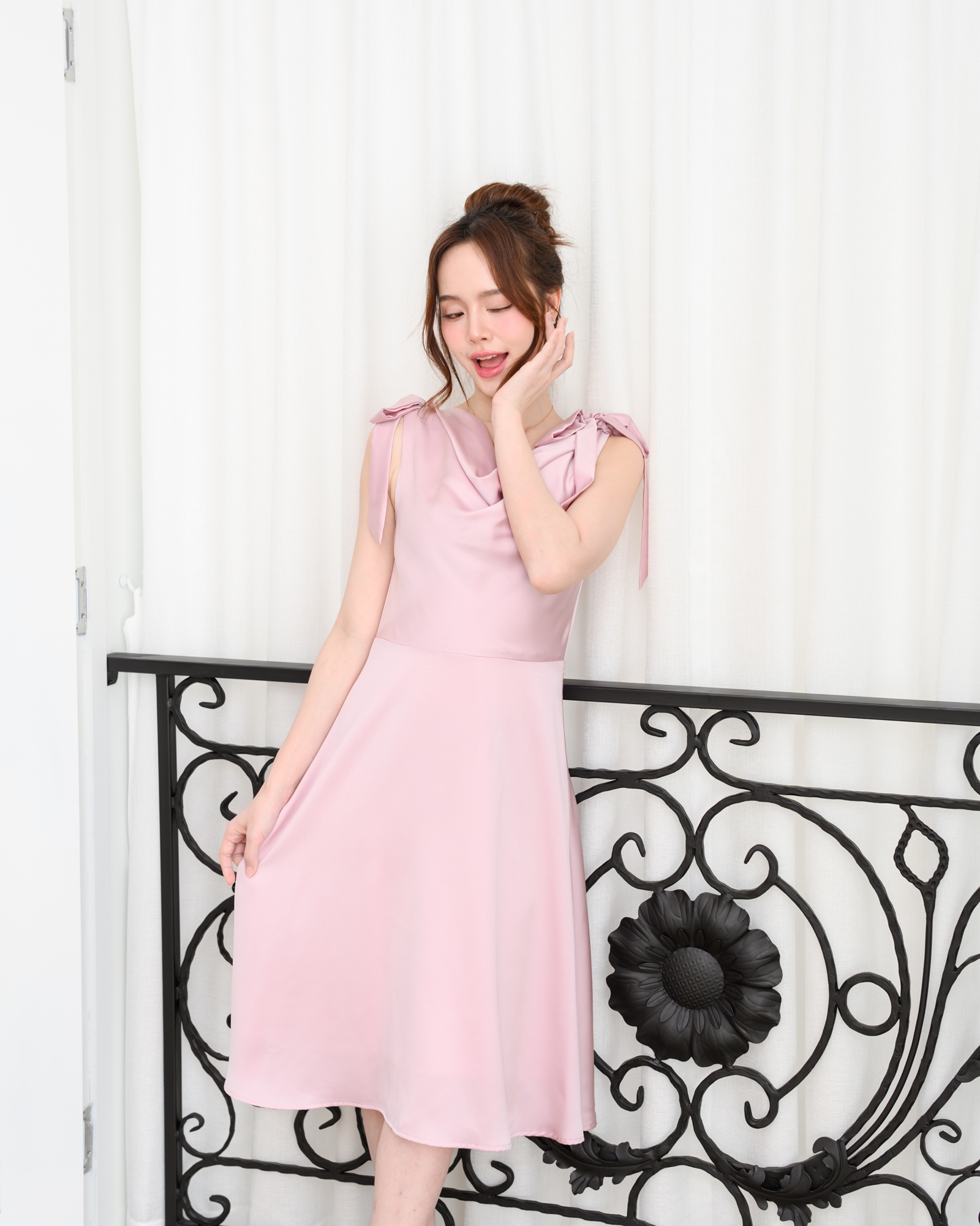 Amour Dress : สีชมพู (โบว์ผูกได้หลายแบบ)