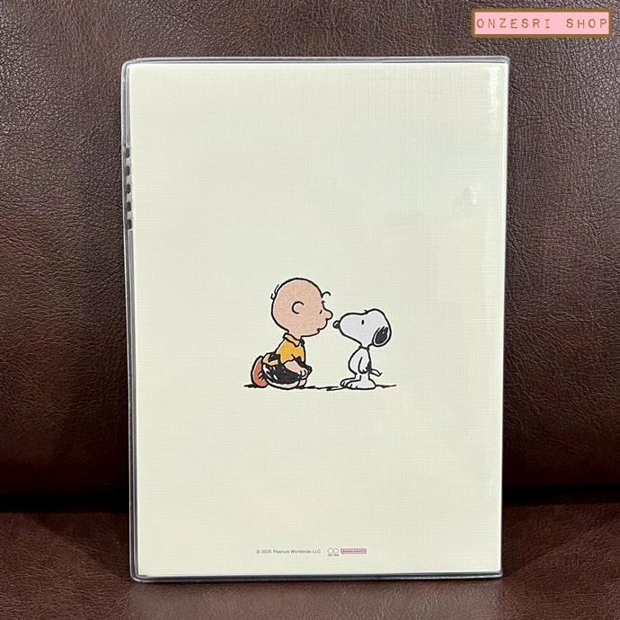 สมุด 2026 Schedule Book เล่มหนา B6 ลาย Snoopy Peanuts Living Room ขนาด 13.5 x 18.8 x 1.1 ซม. (176 หน้า) มีให้จดตั้งแต่เดือน 10/2025 - 12/2026 เป็นปฎิทินแบบ monthly & weekly