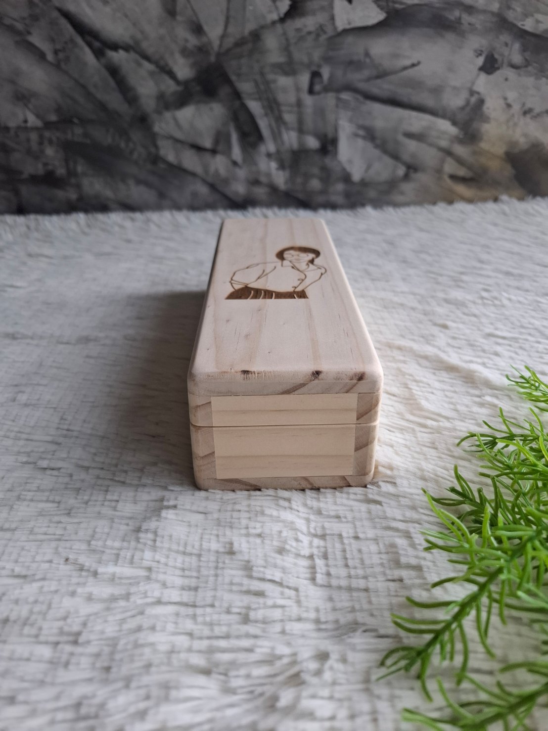 กล่องไม้ฝาครอบ