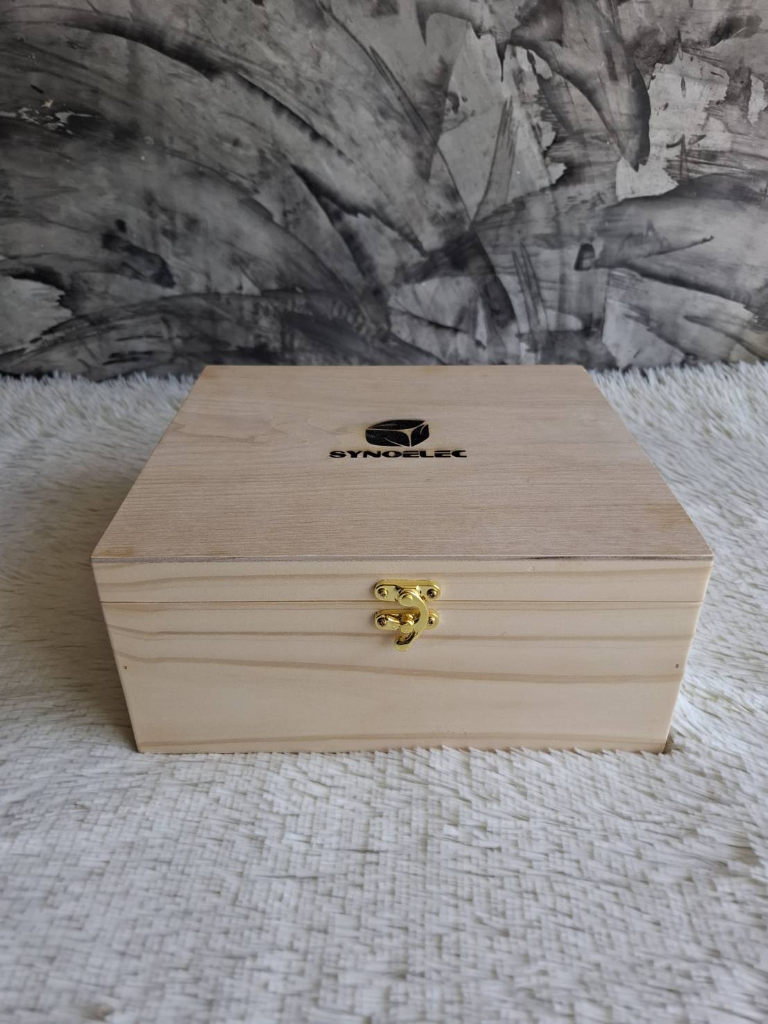 กล่องไม้สนแบบฝาล็อค