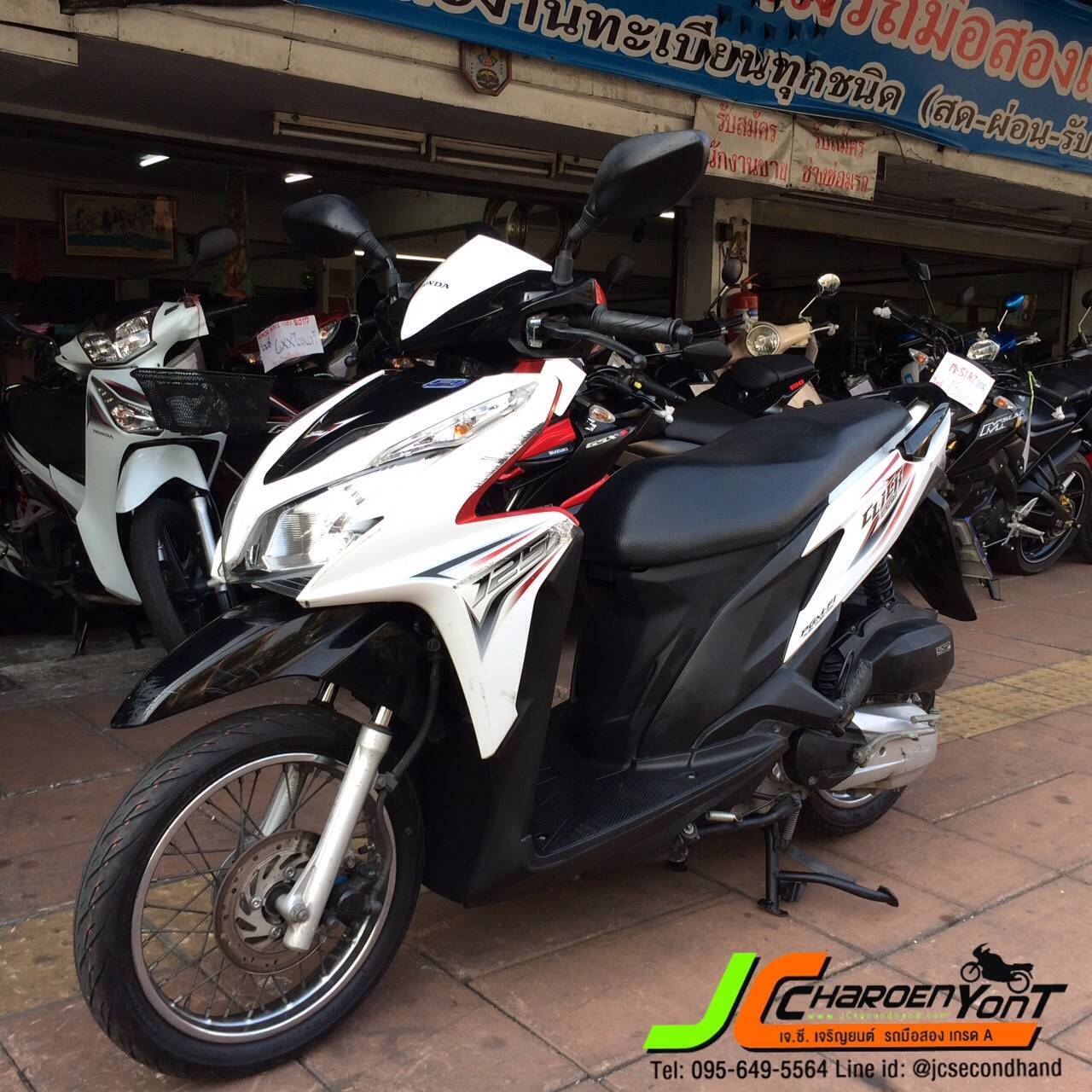 "รถบ้านแท้มือเดียว" Honda Click125i จดทะเบียนปี56 รถเครื่องดีสีไม่สวย ไมล์แท้2หมื่นกว่าโลเท่านั้น ชุดสีแท้ติดรถมีรอยตามรูปเลยจ้า เครื่องดีมากไม่เคยแกะ