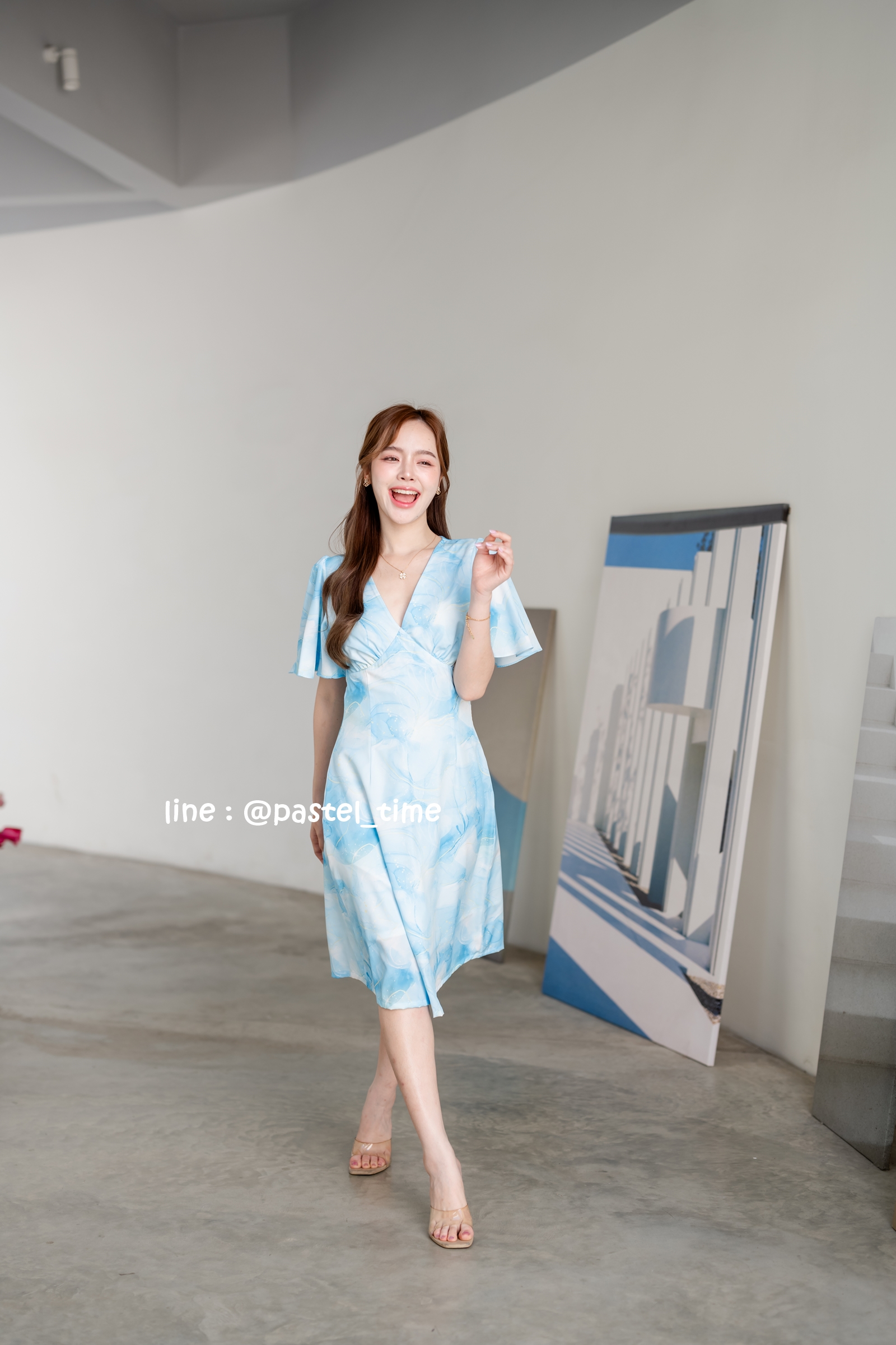 Sassy Marble Midi Dress : Vivid Blue โทนฟ้าสดใส