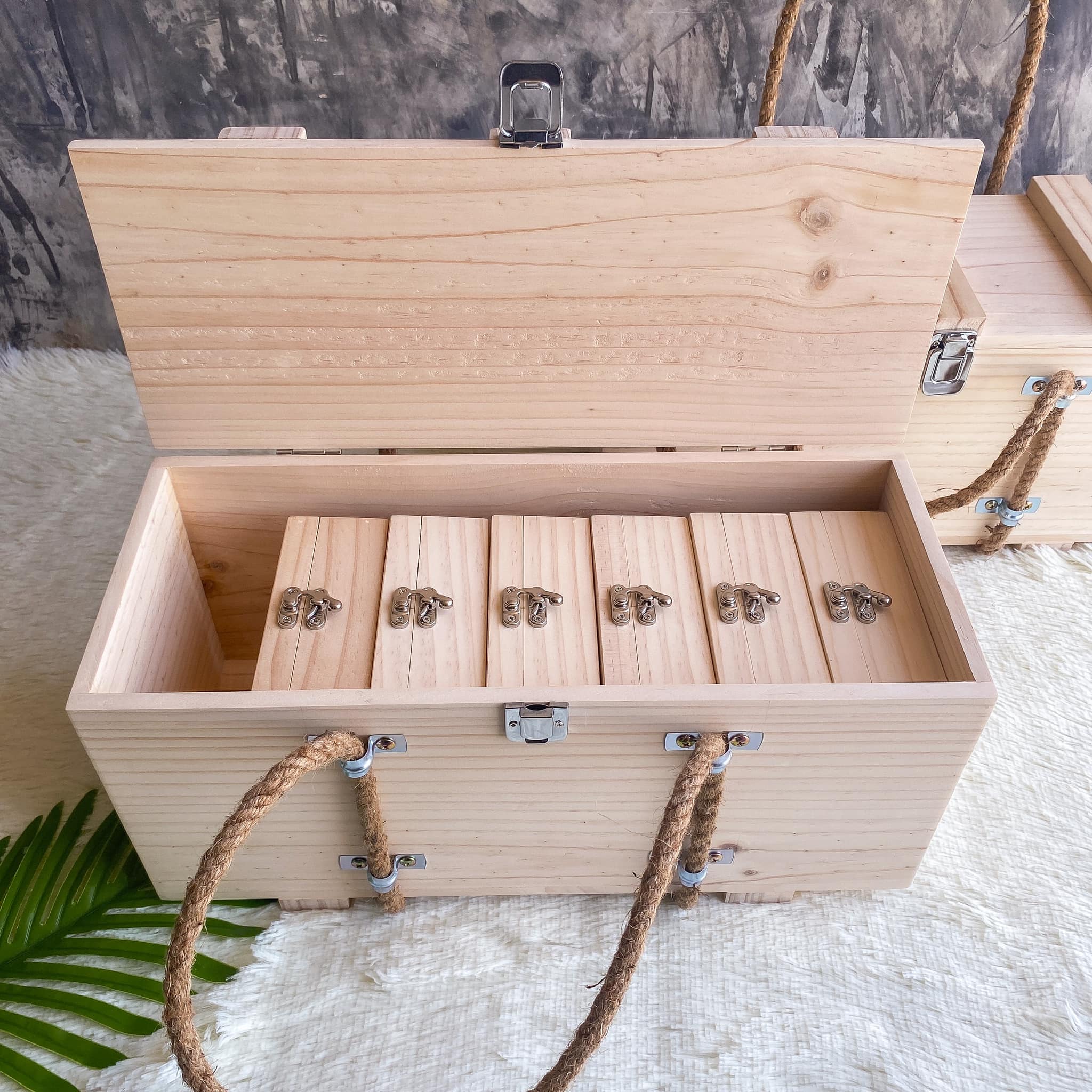 ลังไม้สนใส่เครื่องมือช่าง