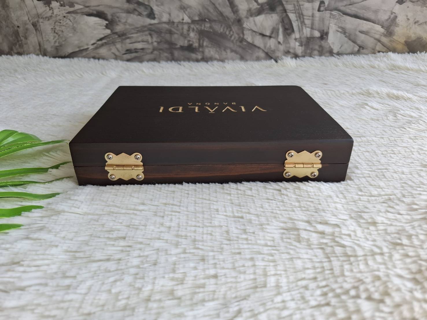 กล่องไม้บุผ้ากำมะหยี่สีดำ