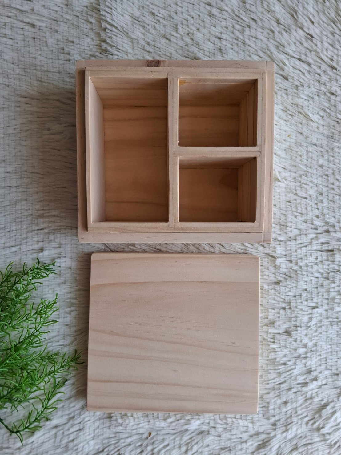 กล่องไม้ฝาครอบ