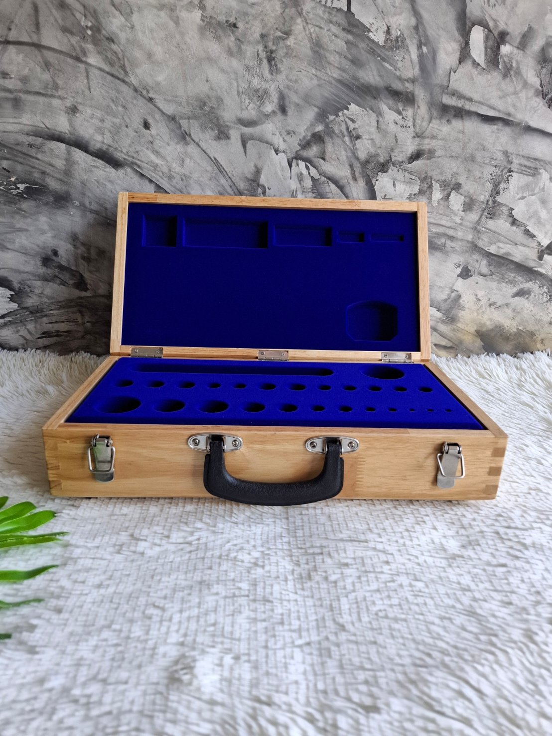 กล่องไม้ใส่ลูกตุ้มชั่งน้ำหนัก