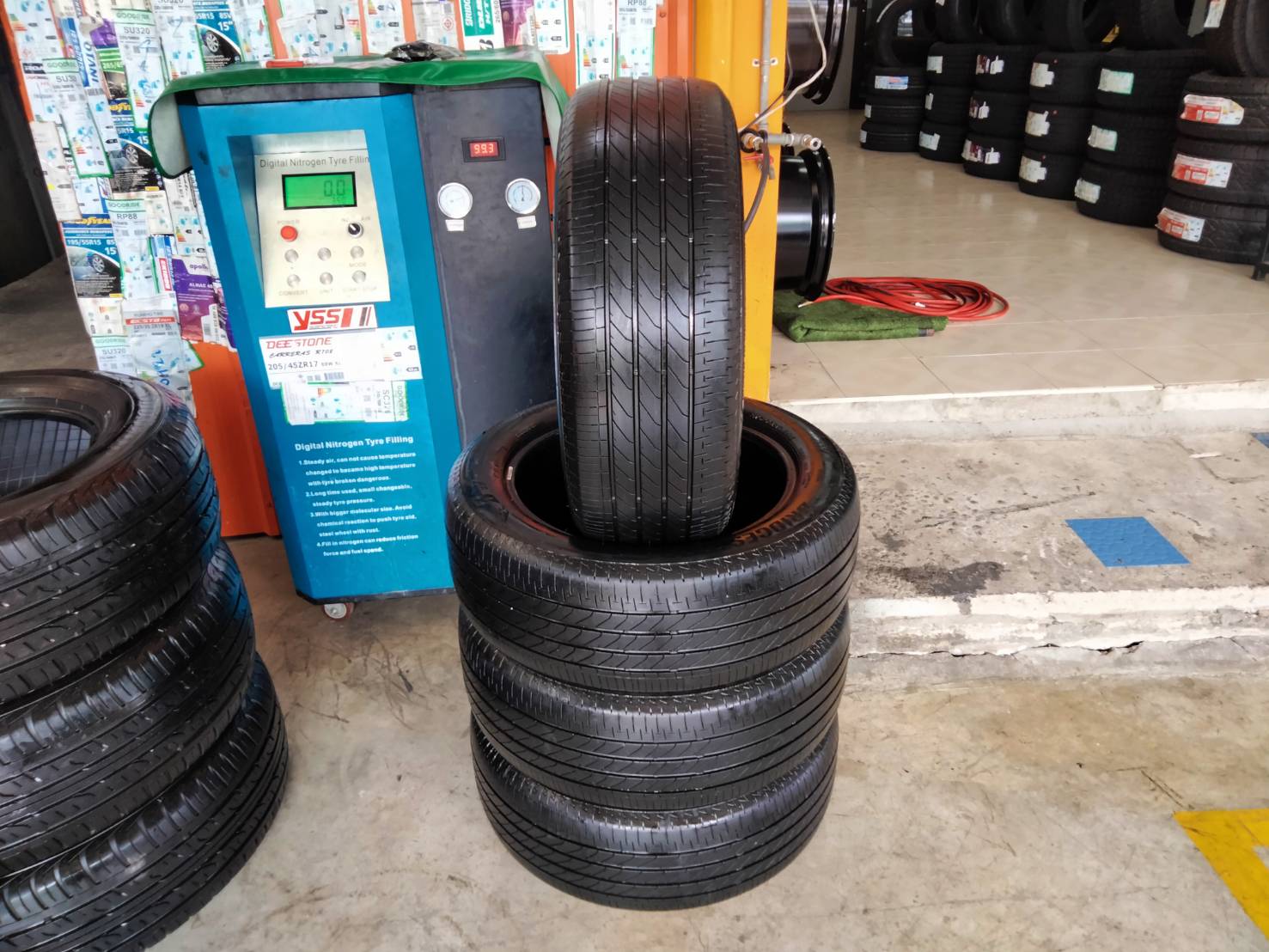 ยางมือสอง Bridgestone T005a 215/55R17 Y19 4เส้น