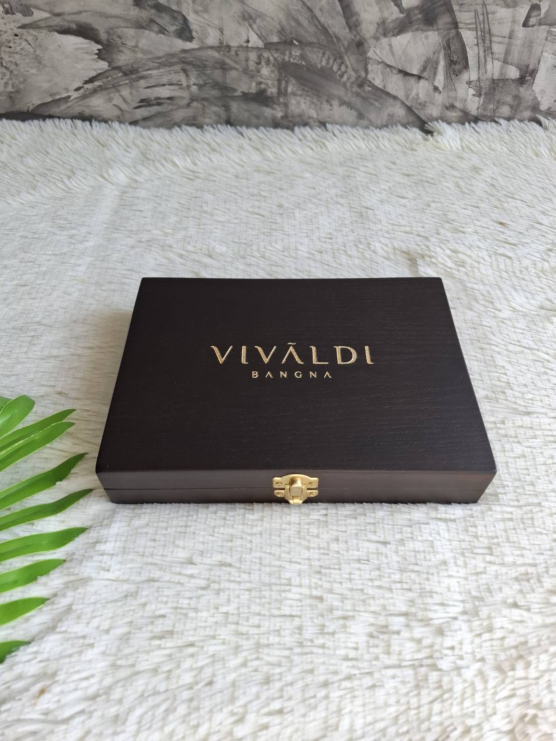 กล่องไม้บุผ้ากำมะหยี่สีดำ