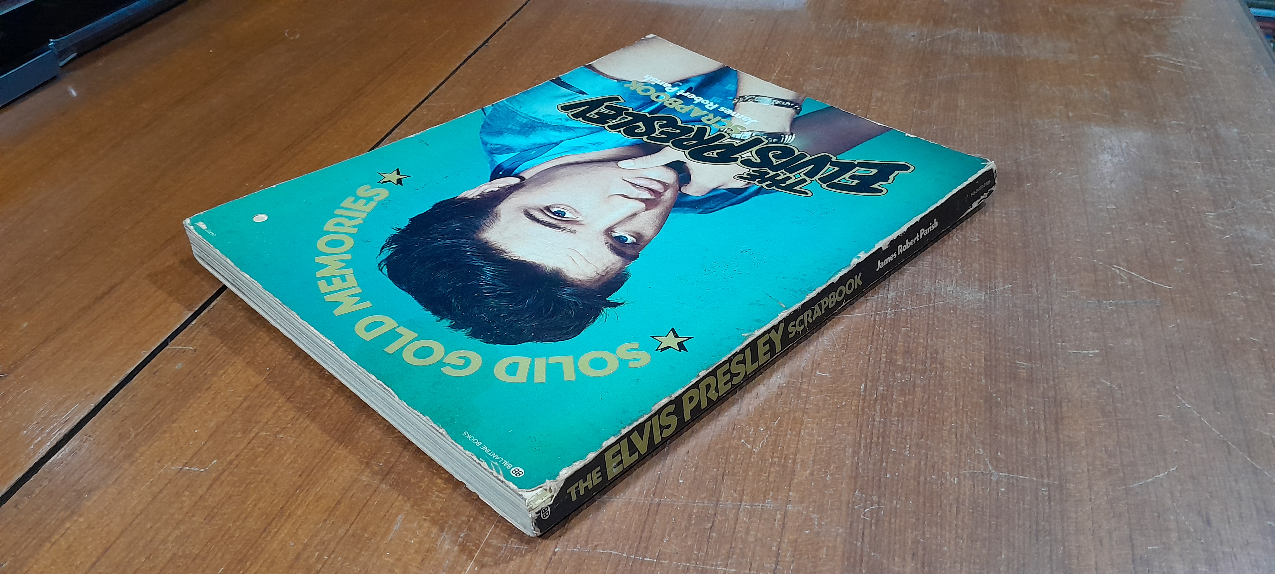 THE ELVIS PRESLEY SCRAPBOOK