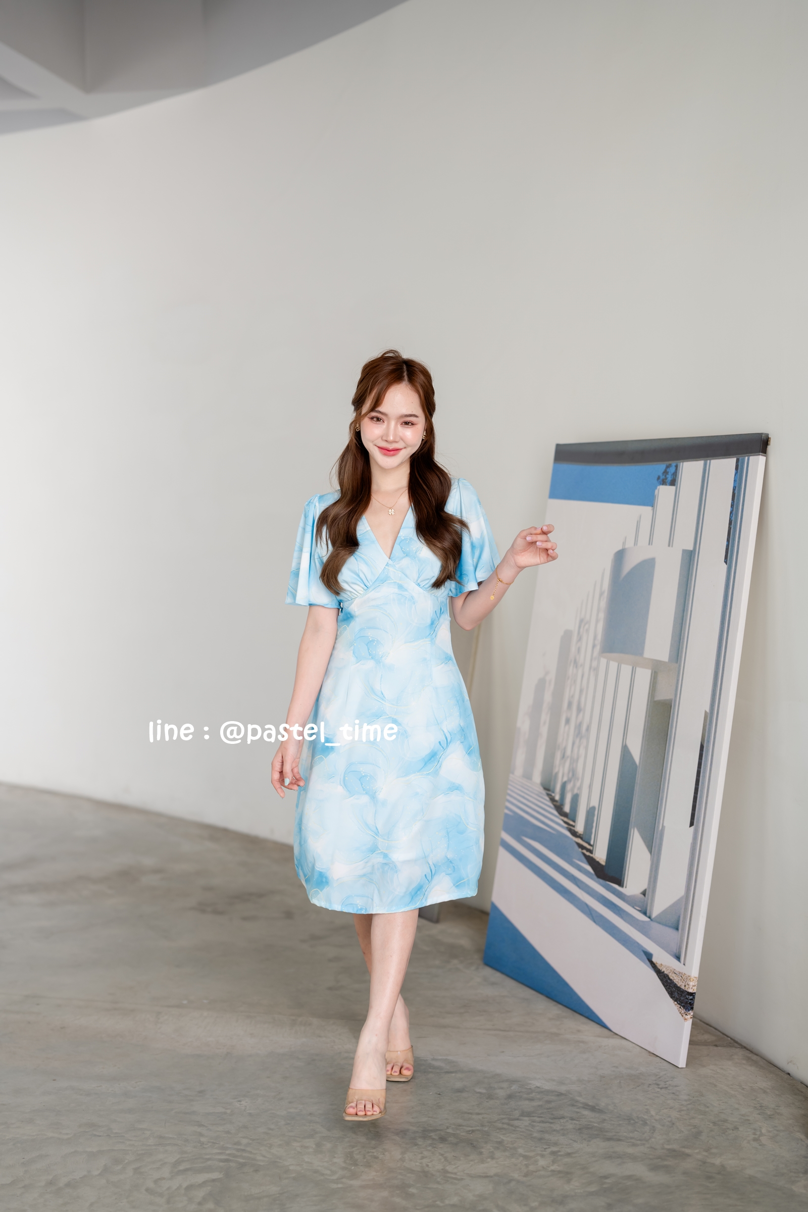 Sassy Marble Midi Dress : Vivid Blue โทนฟ้าสดใส